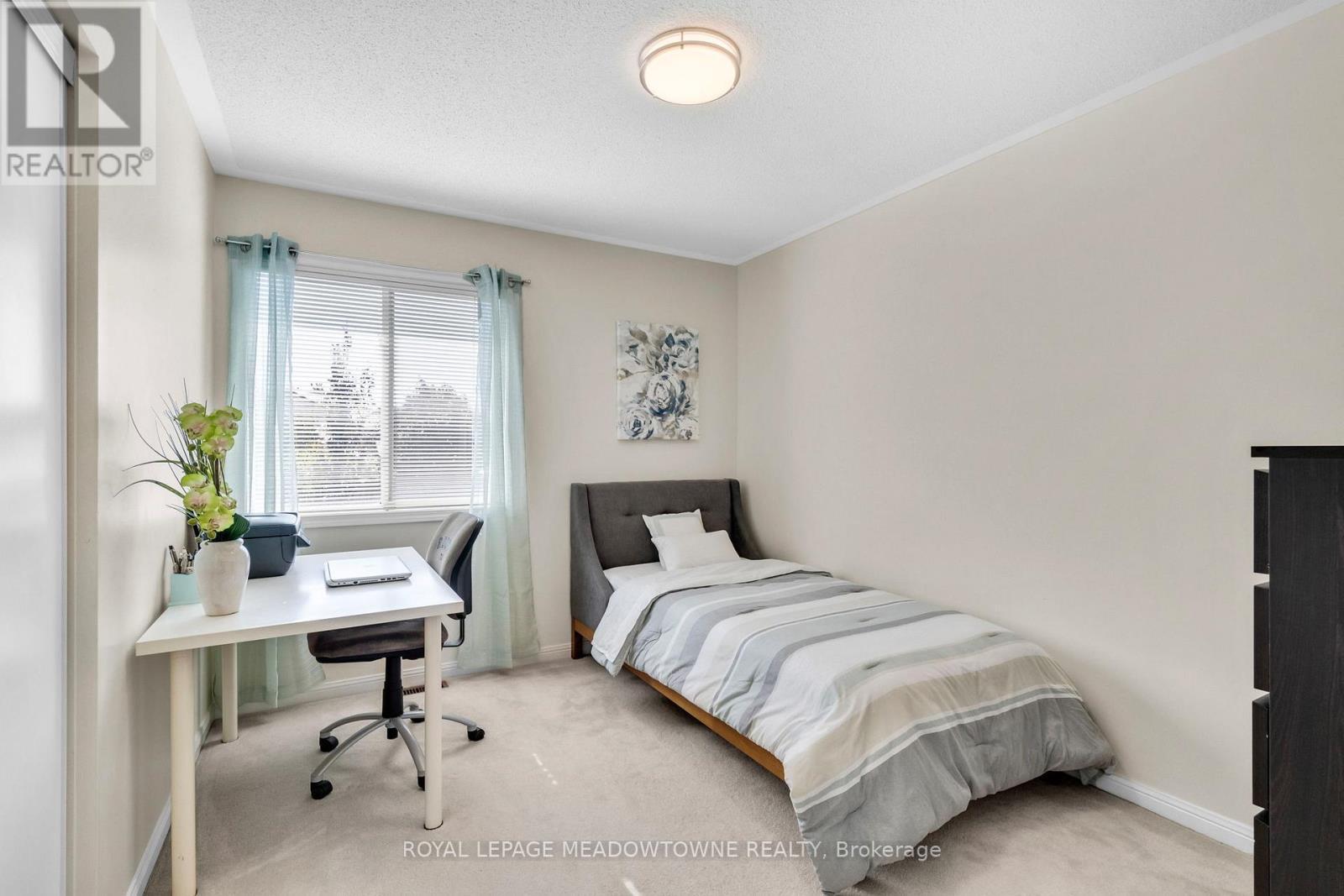 












583 CAVERHILL CRESCENT

,
Milton,




Ontario
L9T5K5

