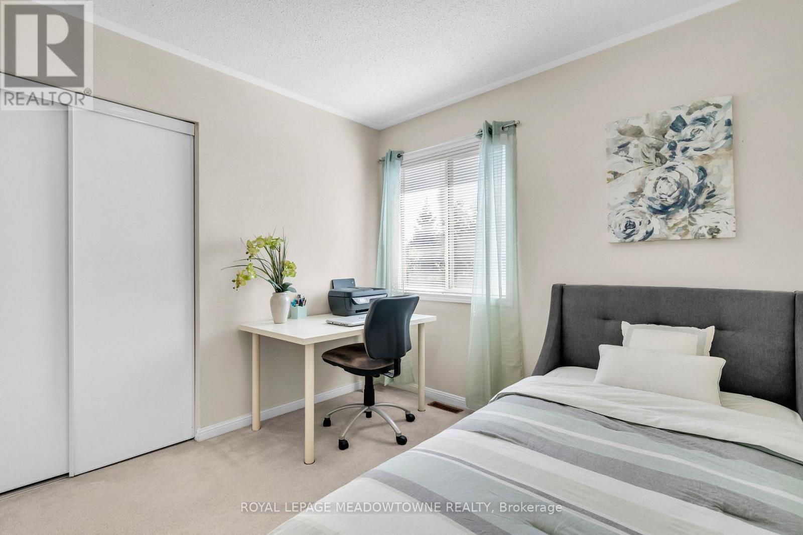 












583 CAVERHILL CRESCENT

,
Milton,




Ontario
L9T5K5

