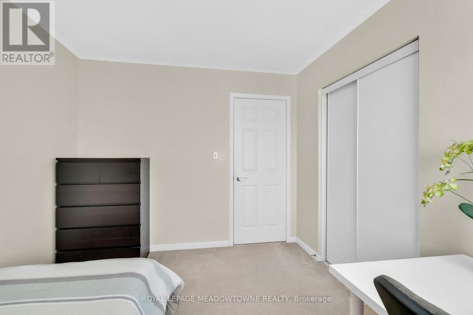 












583 CAVERHILL CRESCENT

,
Milton,




Ontario
L9T5K5

