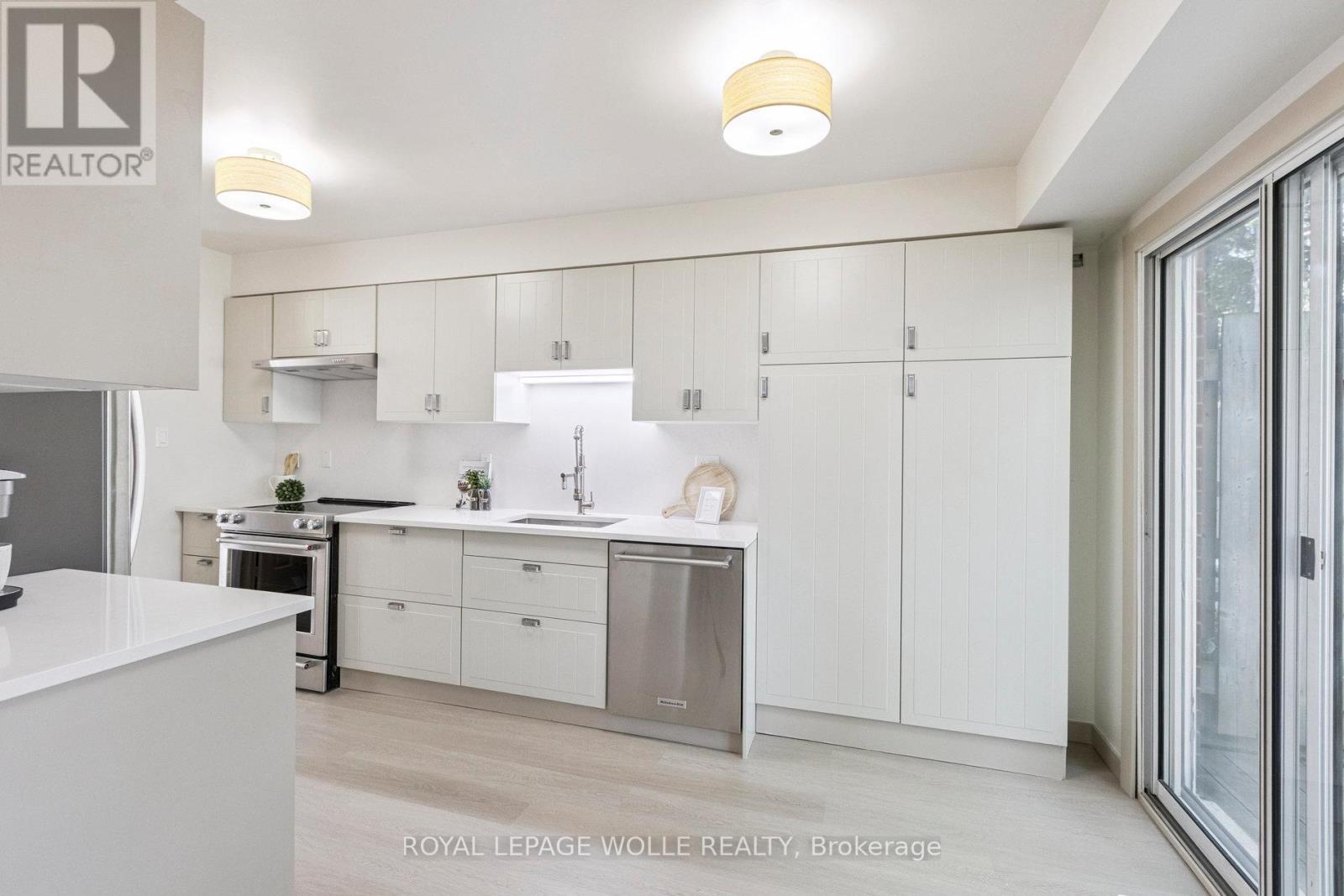 












27 - 89 WOOLWICH STREET

,
Waterloo,




Ontario
N2K1S5

