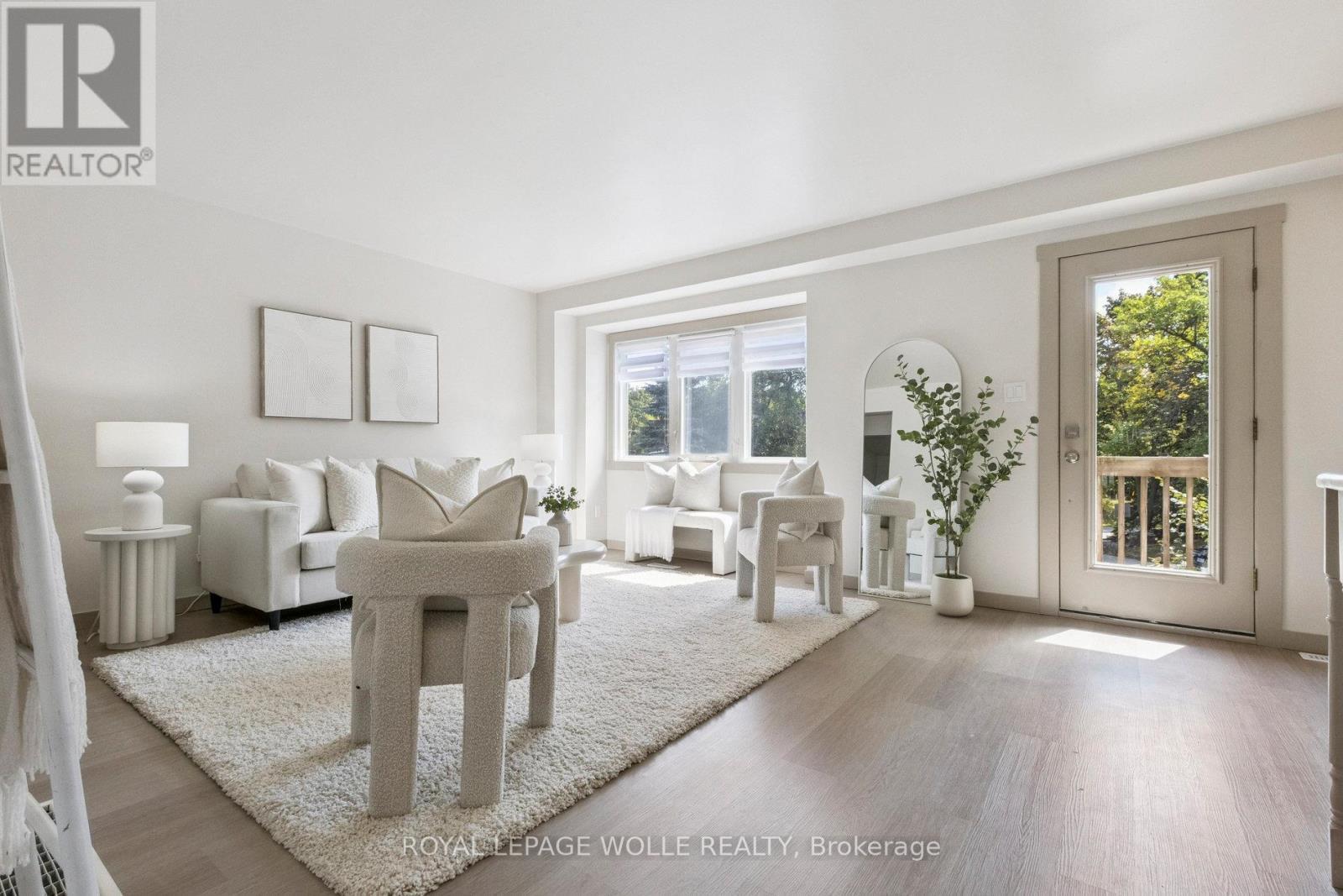 












27 - 89 WOOLWICH STREET

,
Waterloo,




Ontario
N2K1S5

