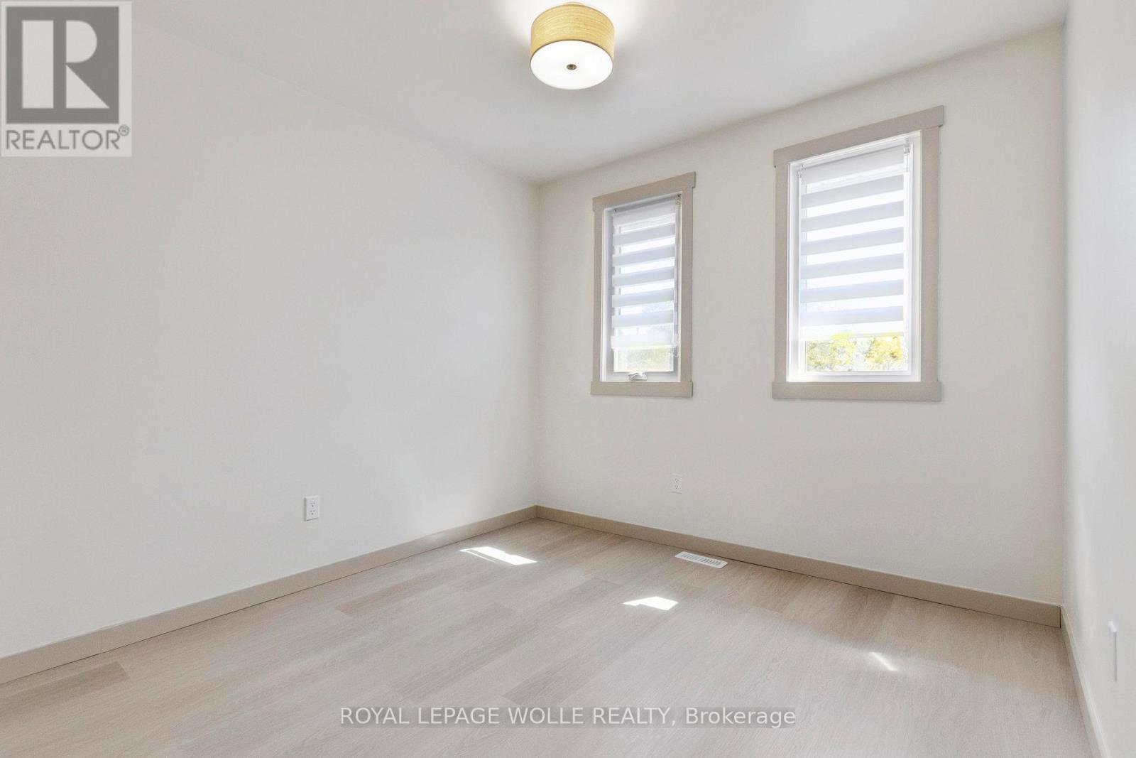 












27 - 89 WOOLWICH STREET

,
Waterloo,




Ontario
N2K1S5

