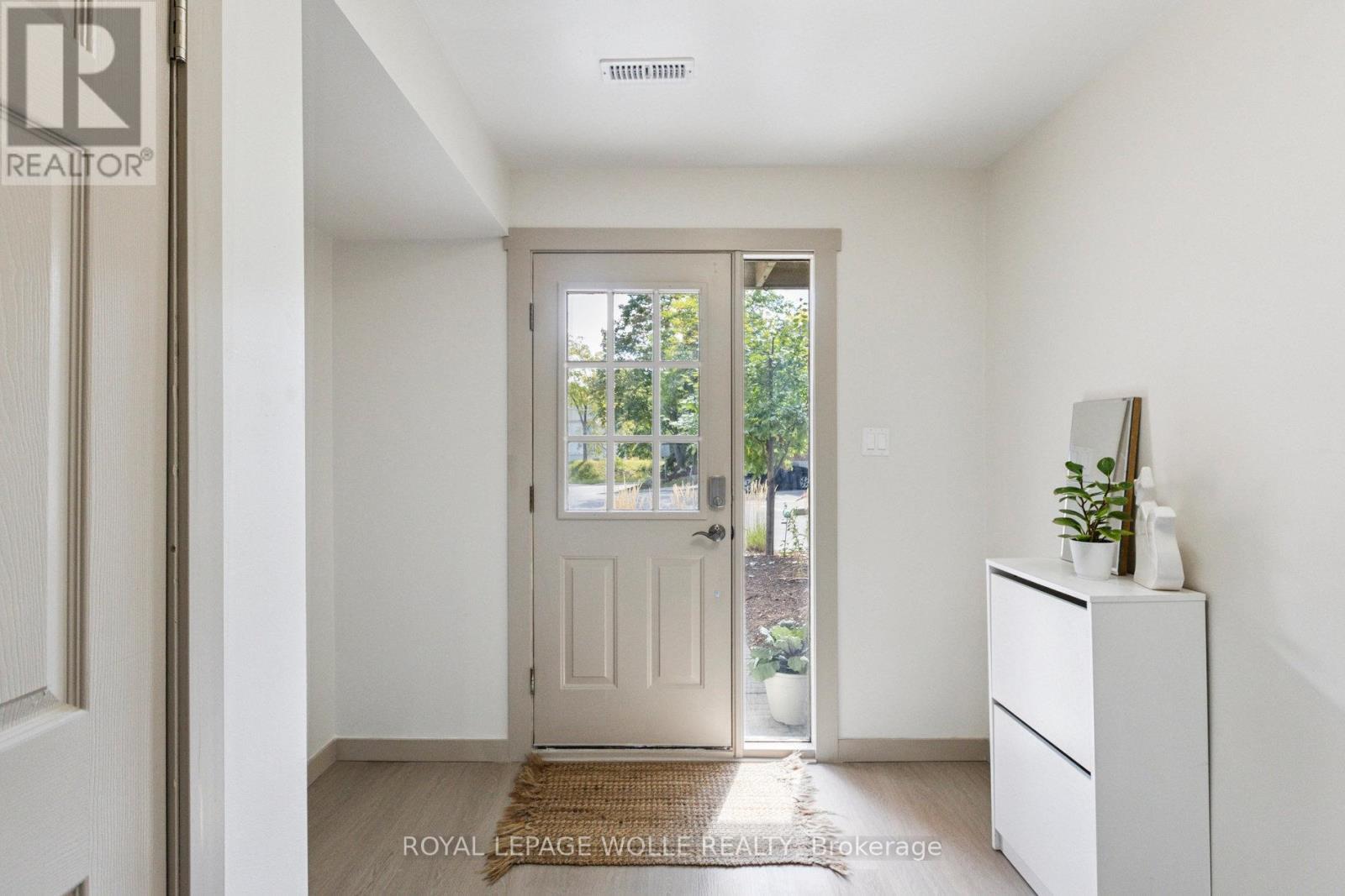 












27 - 89 WOOLWICH STREET

,
Waterloo,




Ontario
N2K1S5

