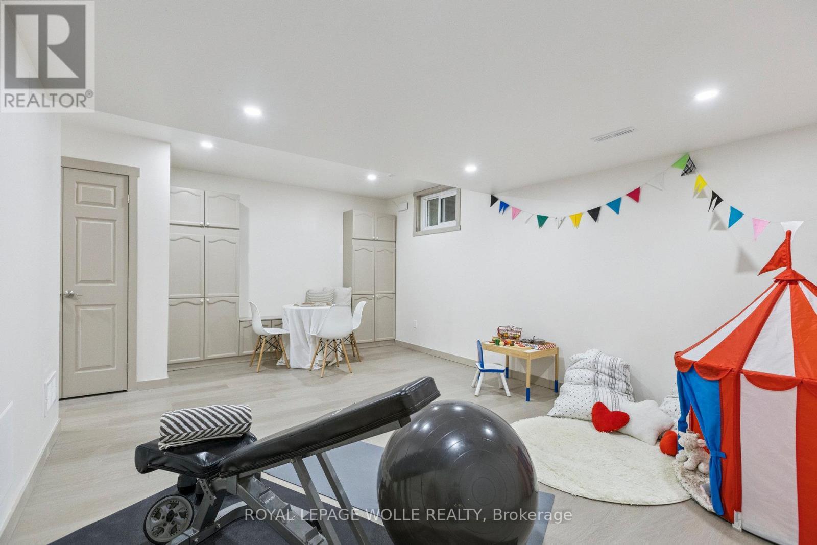 












27 - 89 WOOLWICH STREET

,
Waterloo,




Ontario
N2K1S5

