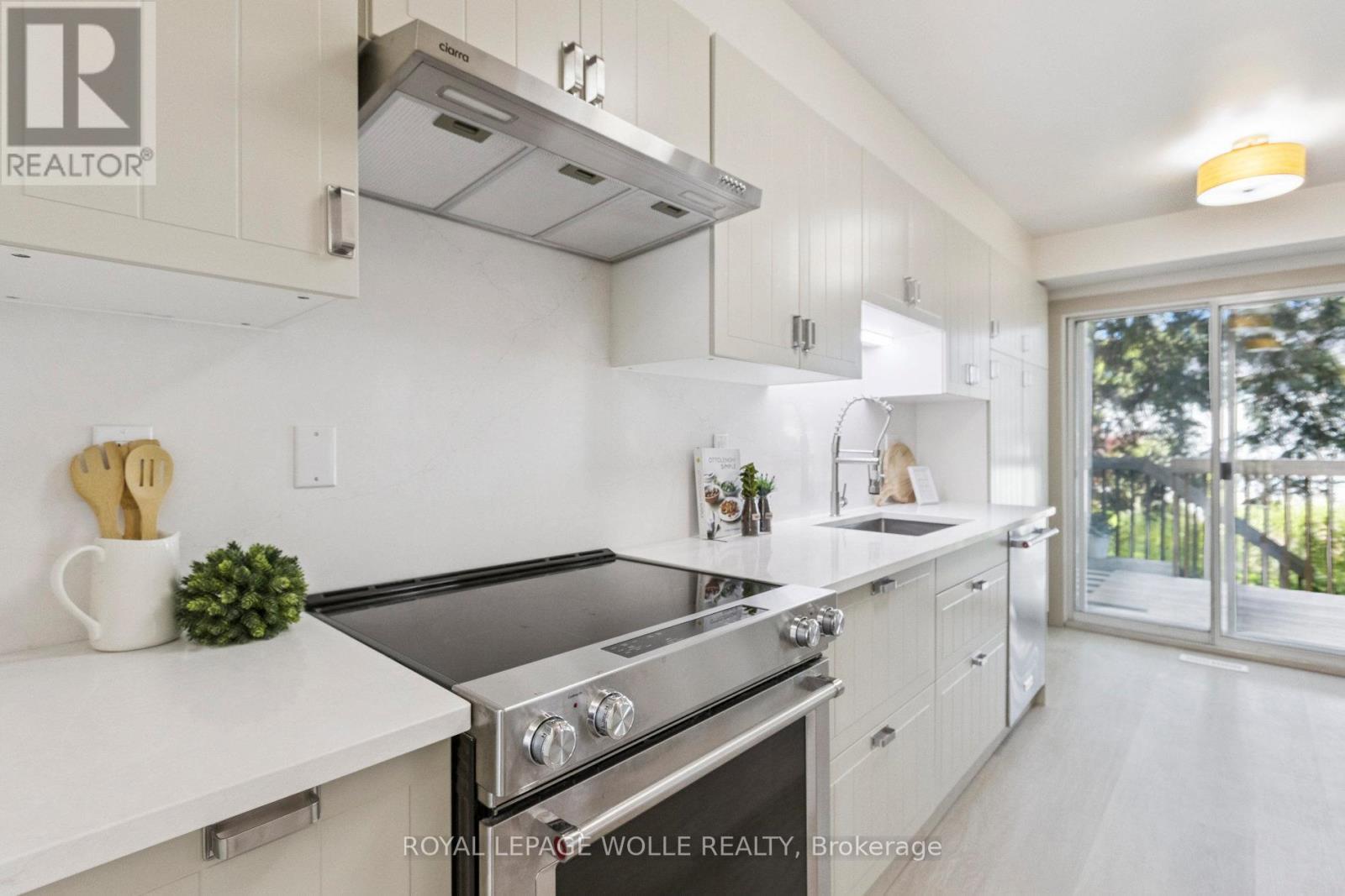 












27 - 89 WOOLWICH STREET

,
Waterloo,




Ontario
N2K1S5

