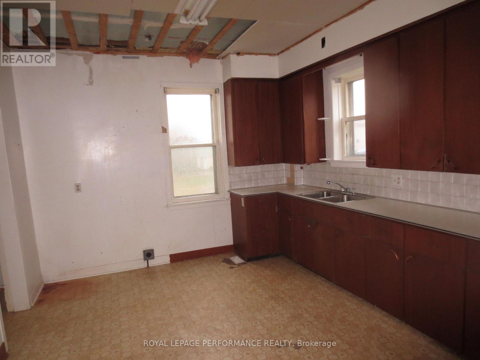 












18491 HUGHIE MUNRO STREET

,
North Glengarry,




Ontario
K0C1B0

