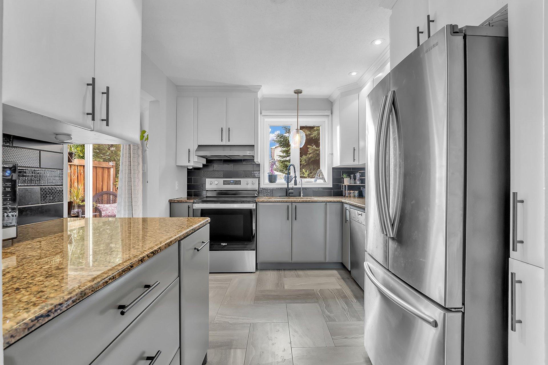 









12


Rue de Pradet

,
Gatineau (Gatineau),




QC
J8T8B9

