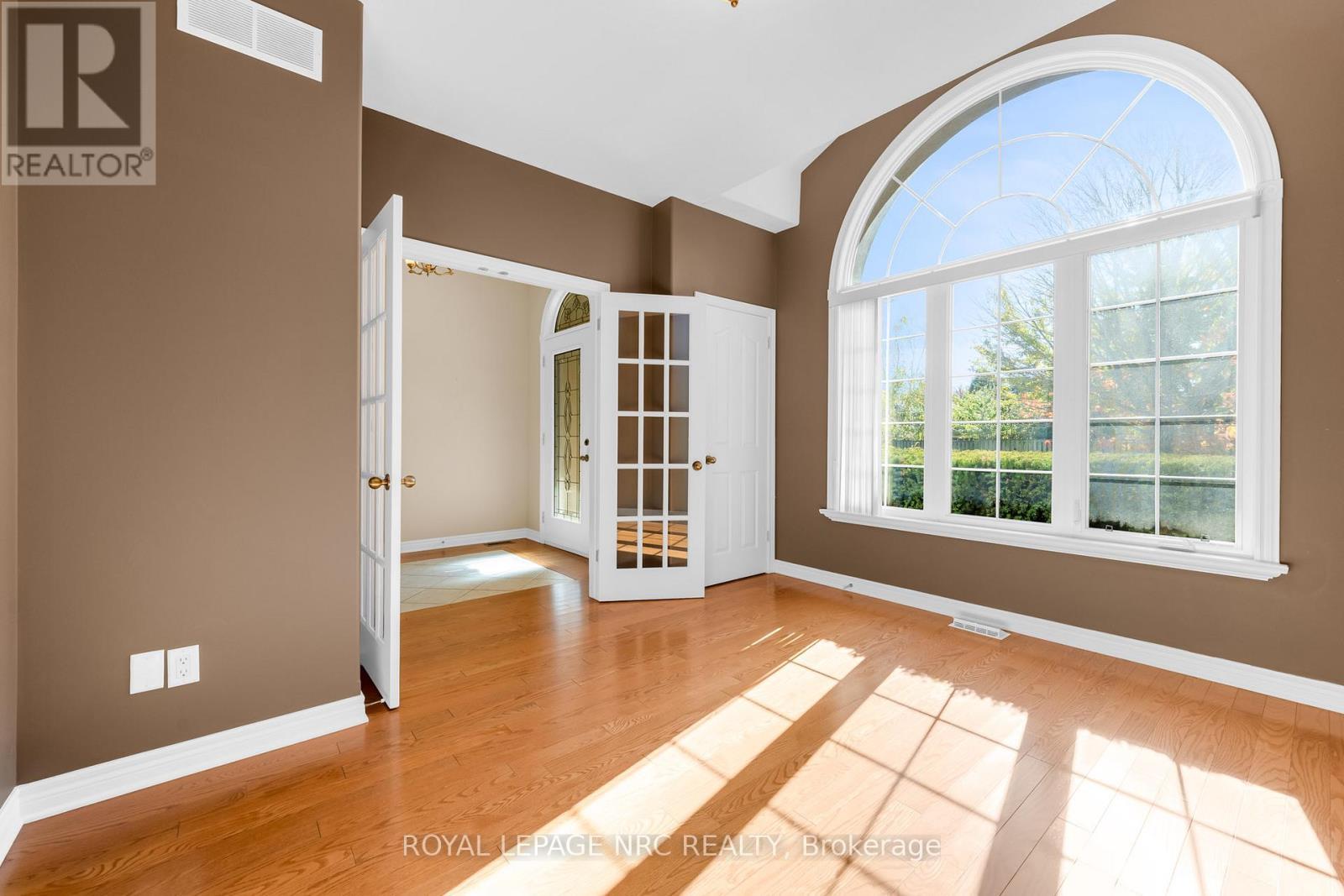 












157 LORETTA DRIVE

,
Niagara-on-the-Lake (Virgil),




Ontario
L0S1T0

