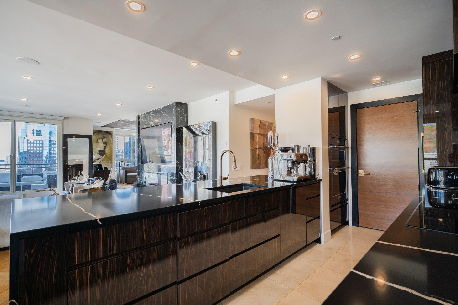 









1200


Boul. De Maisonneuve O.

, 24D,
Montréal (Ville-Marie),




QC
H3A0A1

