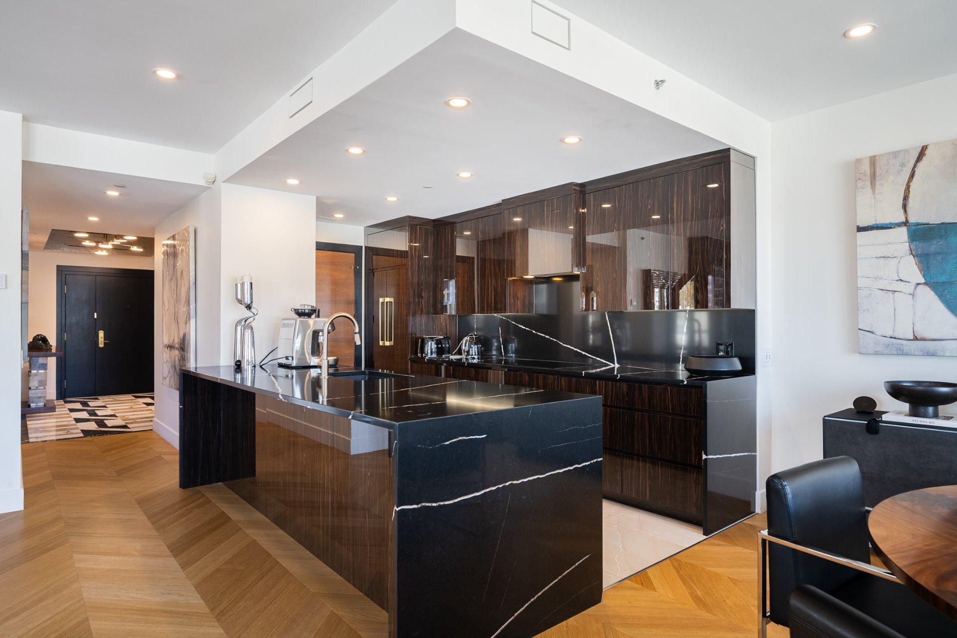 









1200


Boul. De Maisonneuve O.

, 24D,
Montréal (Ville-Marie),




QC
H3A0A1

