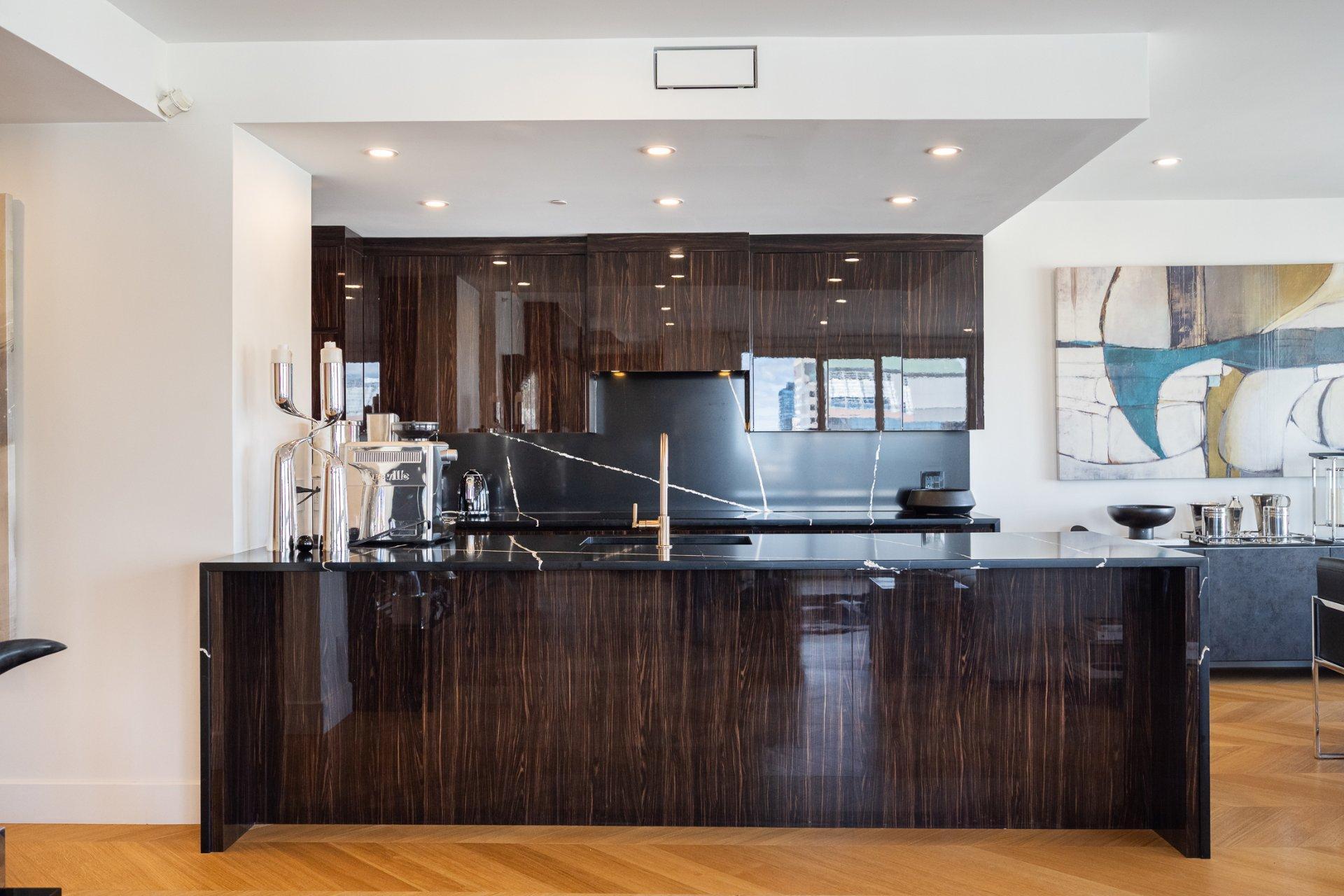 









1200


Boul. De Maisonneuve O.

, 24D,
Montréal (Ville-Marie),




QC
H3A0A1

