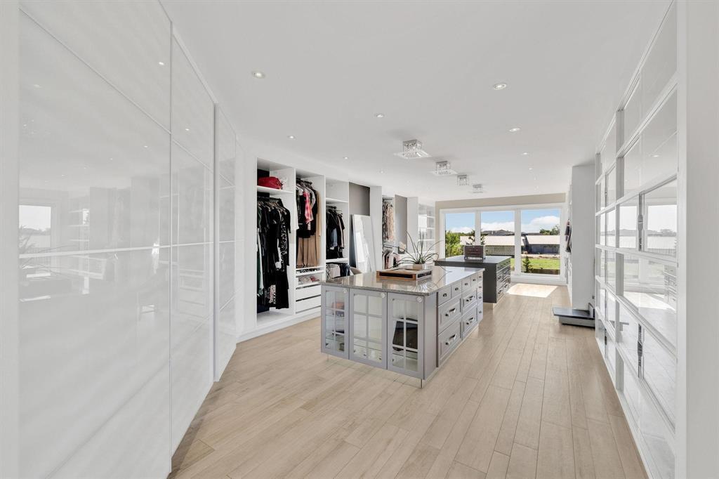 












1421 Loudoun Road

,
Winnipeg,




Manitoba
R3S1A3

