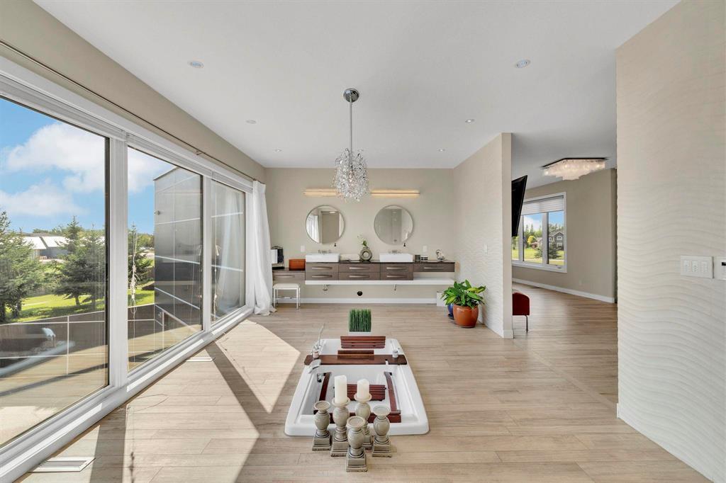 












1421 Loudoun Road

,
Winnipeg,




Manitoba
R3S1A3

