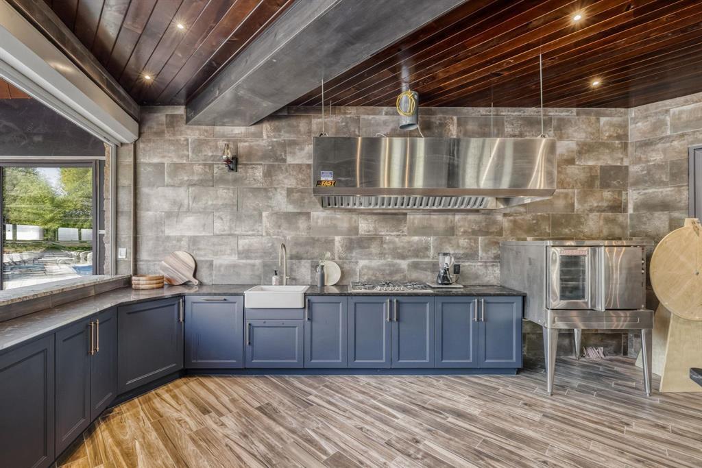 












1421 Loudoun Road

,
Winnipeg,




Manitoba
R3S1A3

