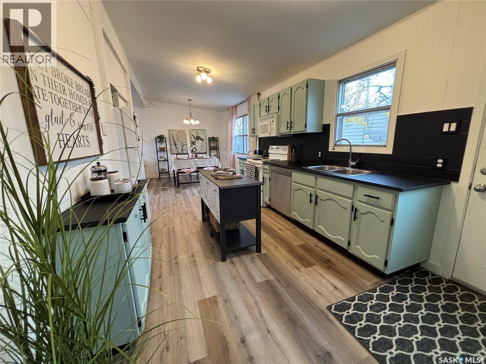 












27 Heritage ESTATES

,
Kindersley,




Saskatchewan
S0L1S0

