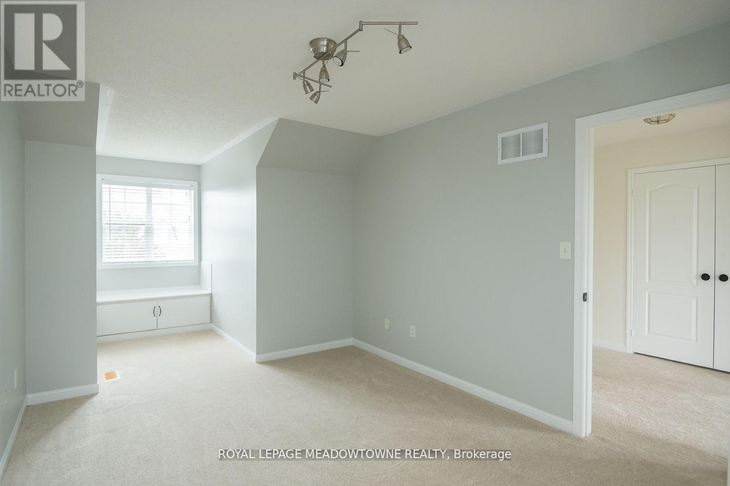 












833 WATSON TERRACE

,
Milton,




Ontario
L9T5Z8

