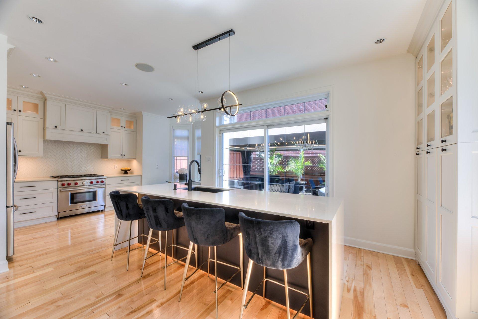 









2017Z


Boul. Alexis-Nihon

,
Montréal (Saint-Laurent),




QC
H4R3C4

