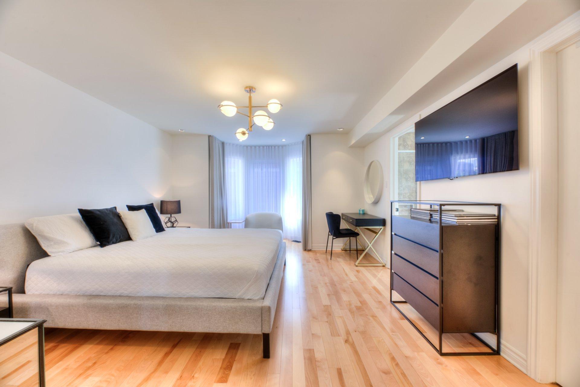 









2017Z


Boul. Alexis-Nihon

,
Montréal (Saint-Laurent),




QC
H4R3C4

