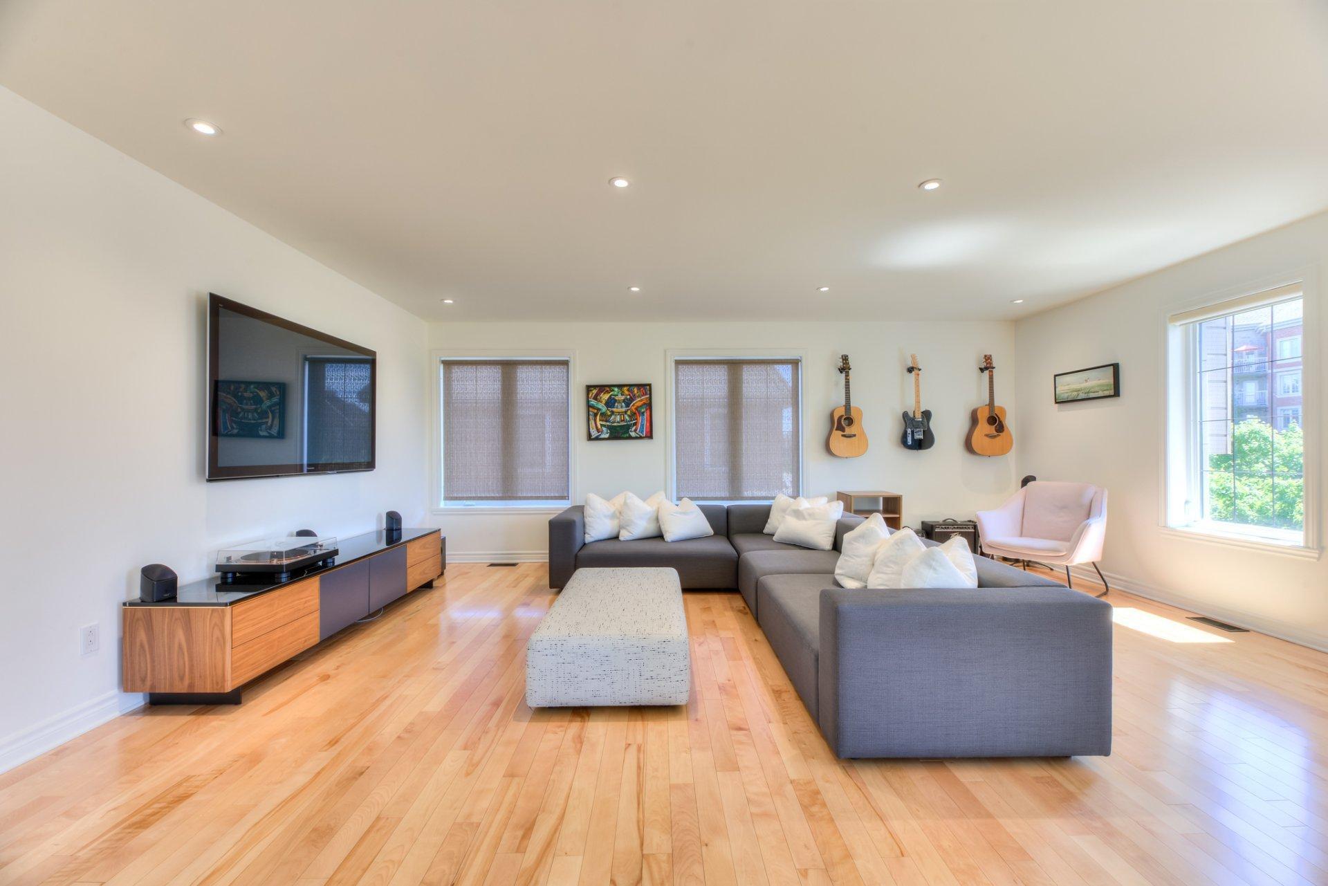 









2017Z


Boul. Alexis-Nihon

,
Montréal (Saint-Laurent),




QC
H4R3C4

