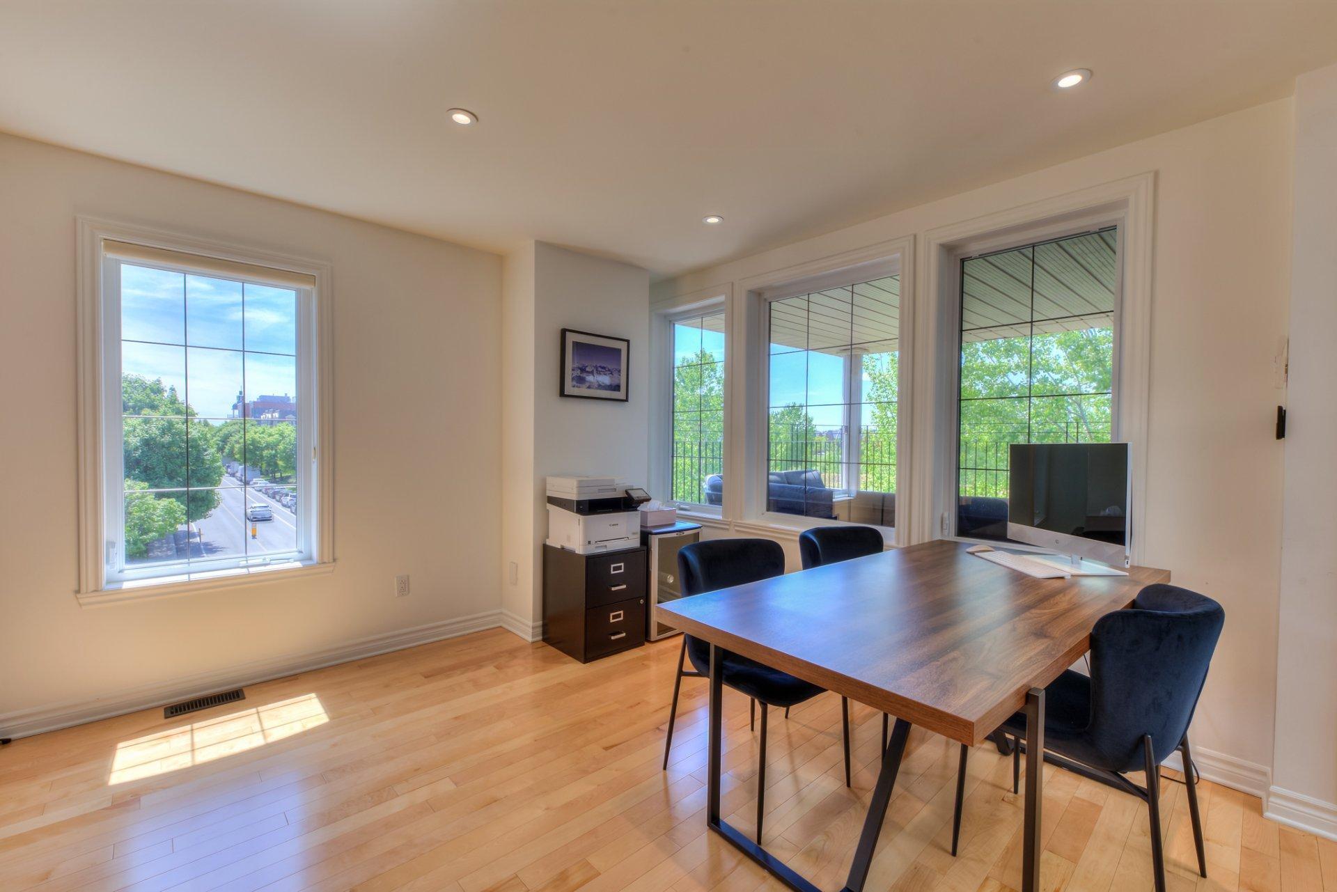 









2017Z


Boul. Alexis-Nihon

,
Montréal (Saint-Laurent),




QC
H4R3C4

