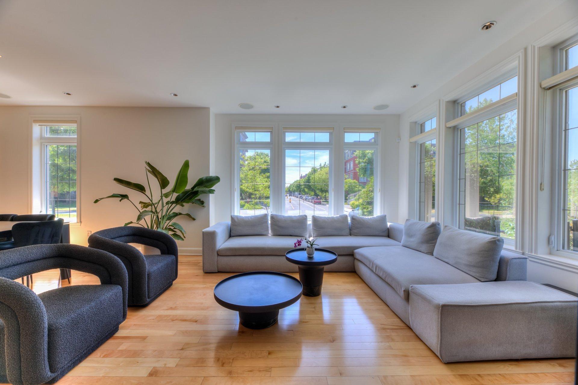 









2017Z


Boul. Alexis-Nihon

,
Montréal (Saint-Laurent),




QC
H4R3C4

