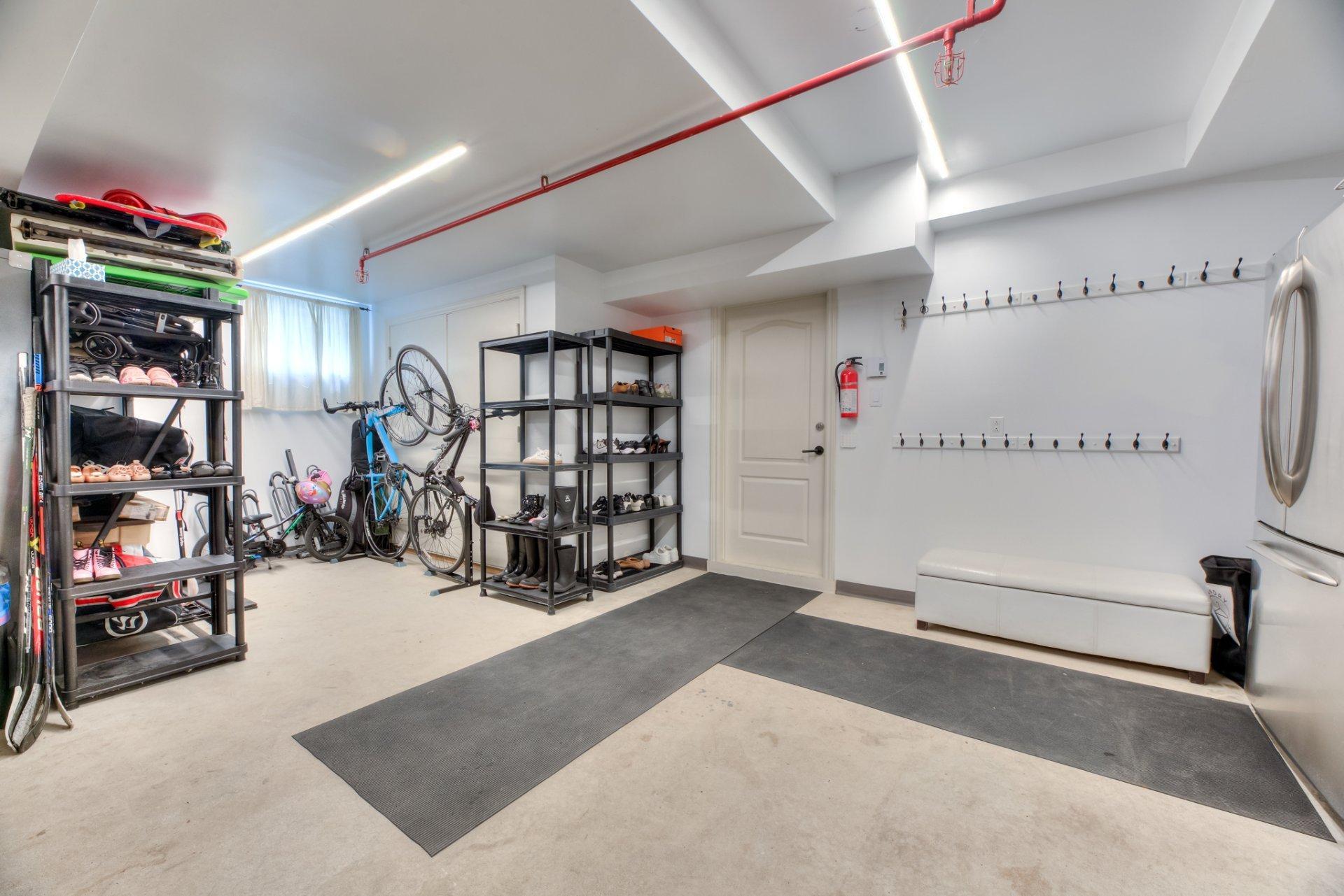 









2017Z


Boul. Alexis-Nihon

,
Montréal (Saint-Laurent),




QC
H4R3C4

