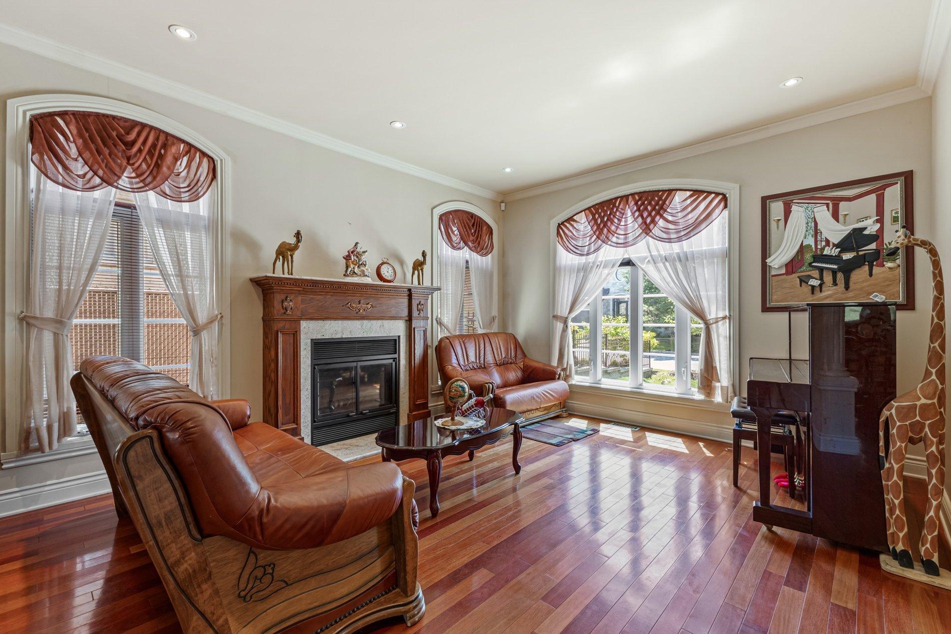 









12241


Av. du Beau-Bois

,
Montréal (Ahuntsic-Cartierville),




QC
H4K2Z3

