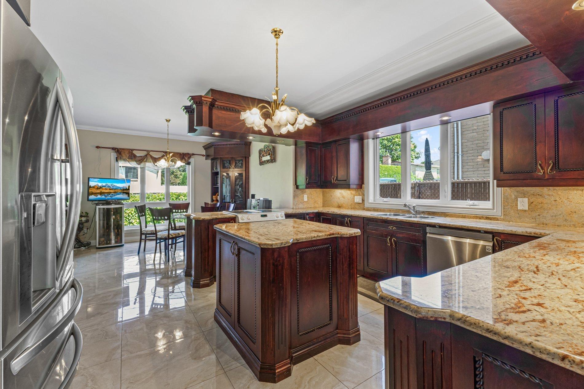 









12241


Av. du Beau-Bois

,
Montréal (Ahuntsic-Cartierville),




QC
H4K2Z3

