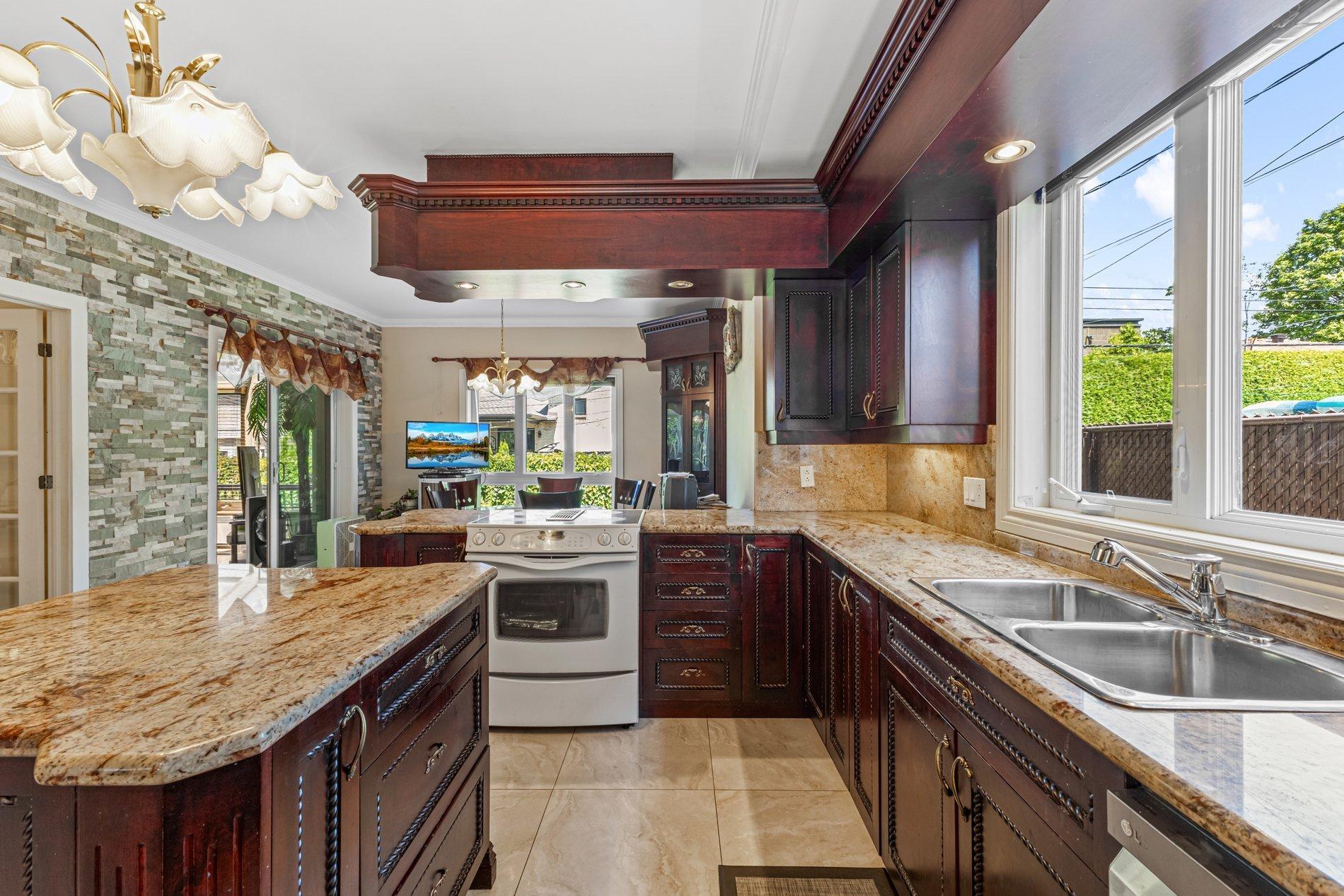 









12241


Av. du Beau-Bois

,
Montréal (Ahuntsic-Cartierville),




QC
H4K2Z3

