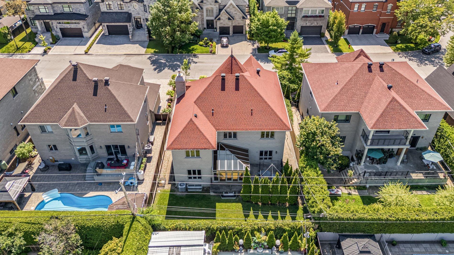 









12241


Av. du Beau-Bois

,
Montréal (Ahuntsic-Cartierville),




QC
H4K2Z3

