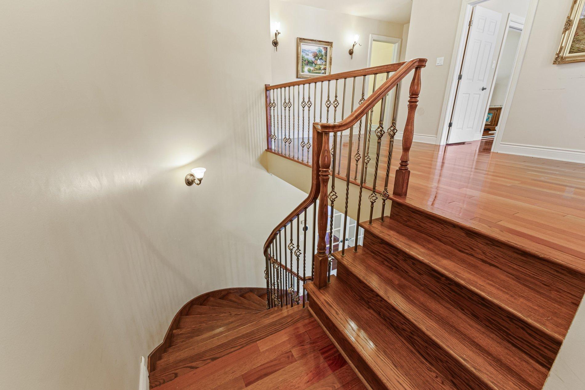 









12241


Av. du Beau-Bois

,
Montréal (Ahuntsic-Cartierville),




QC
H4K2Z3

