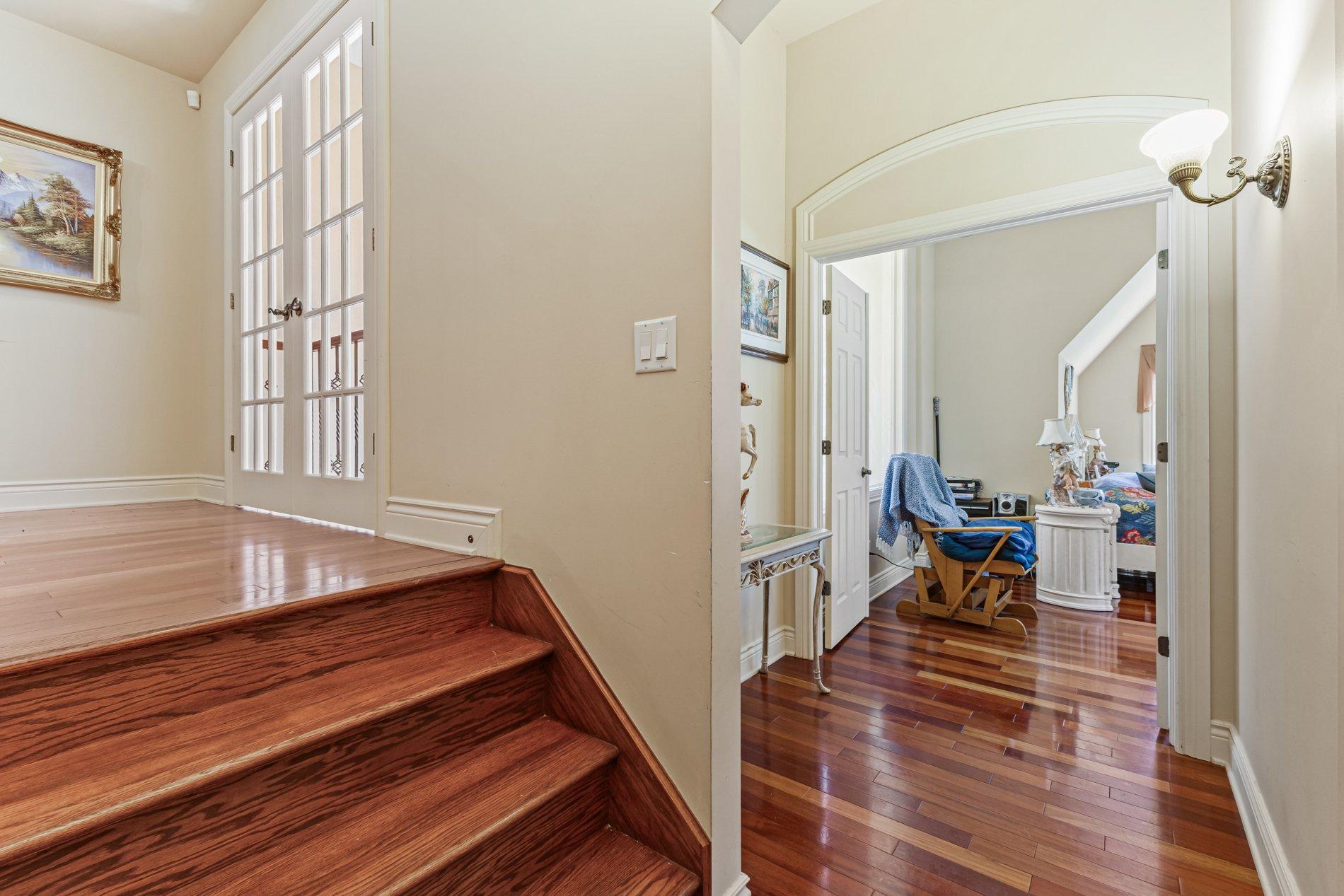 









12241


Av. du Beau-Bois

,
Montréal (Ahuntsic-Cartierville),




QC
H4K2Z3

