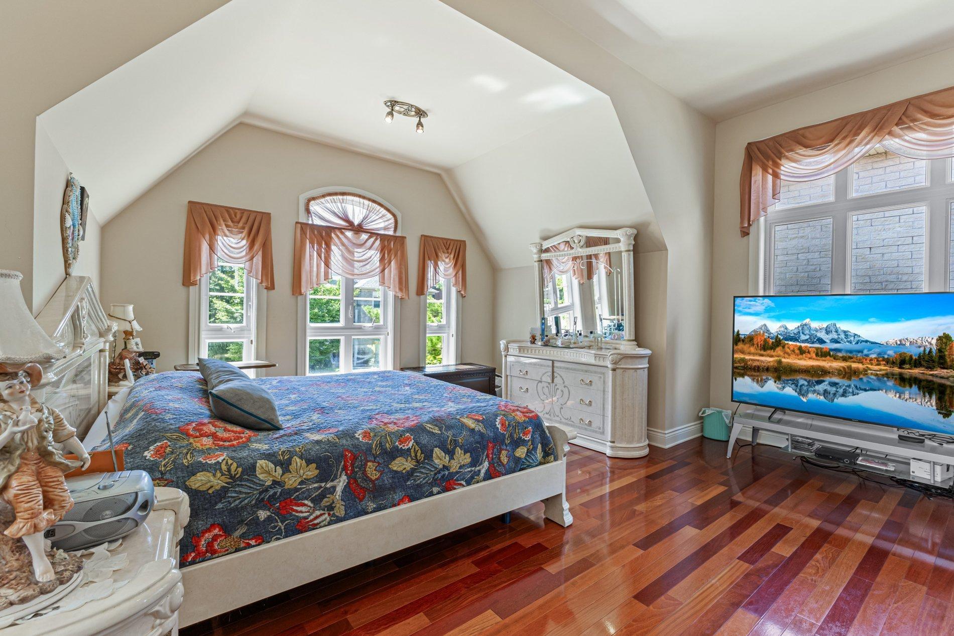 









12241


Av. du Beau-Bois

,
Montréal (Ahuntsic-Cartierville),




QC
H4K2Z3

