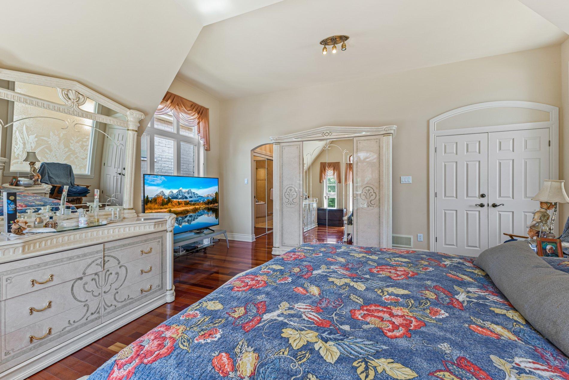 









12241


Av. du Beau-Bois

,
Montréal (Ahuntsic-Cartierville),




QC
H4K2Z3

