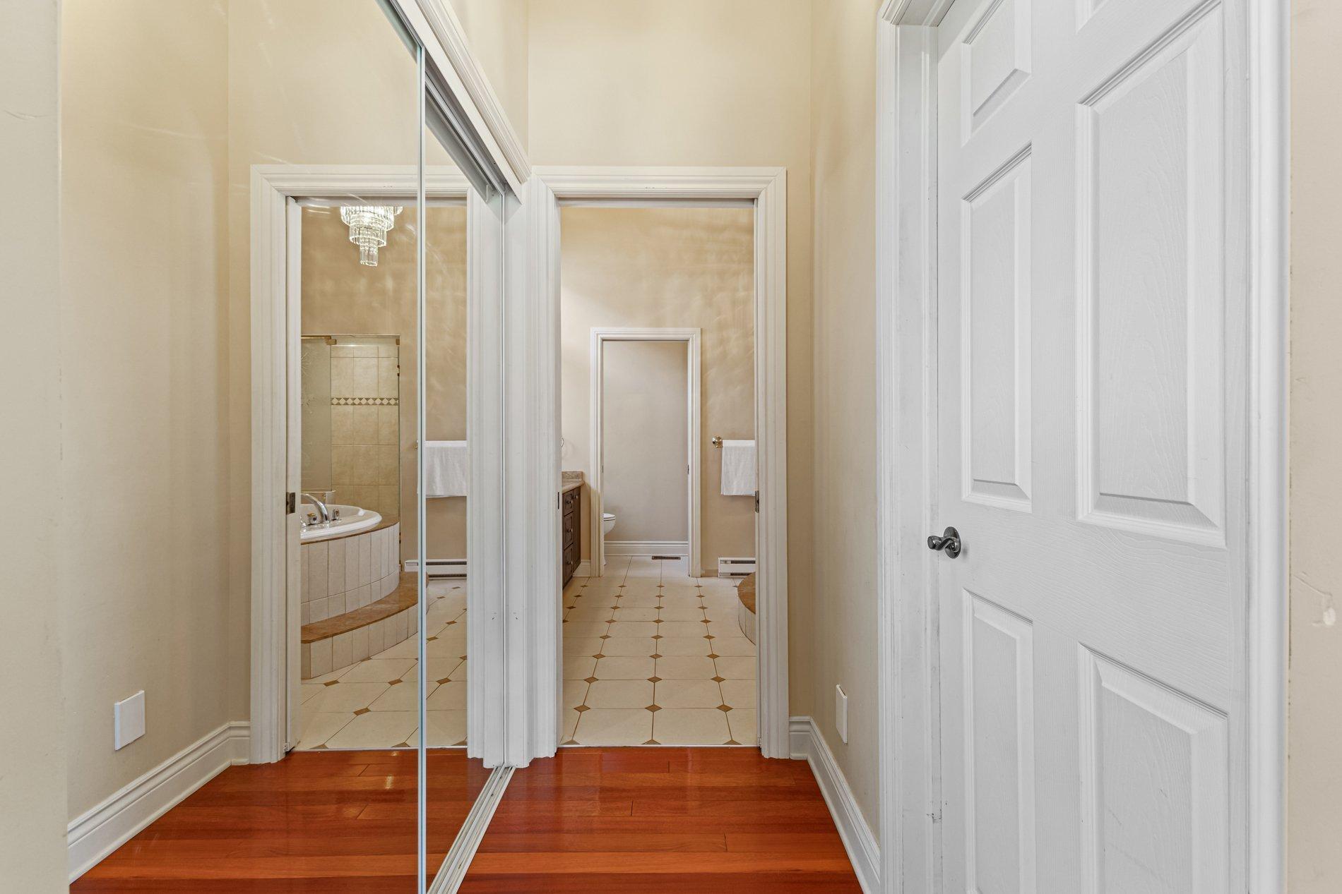 









12241


Av. du Beau-Bois

,
Montréal (Ahuntsic-Cartierville),




QC
H4K2Z3

