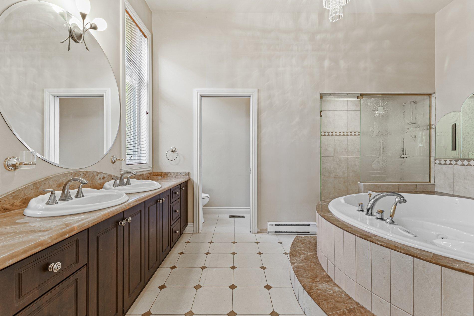 









12241


Av. du Beau-Bois

,
Montréal (Ahuntsic-Cartierville),




QC
H4K2Z3

