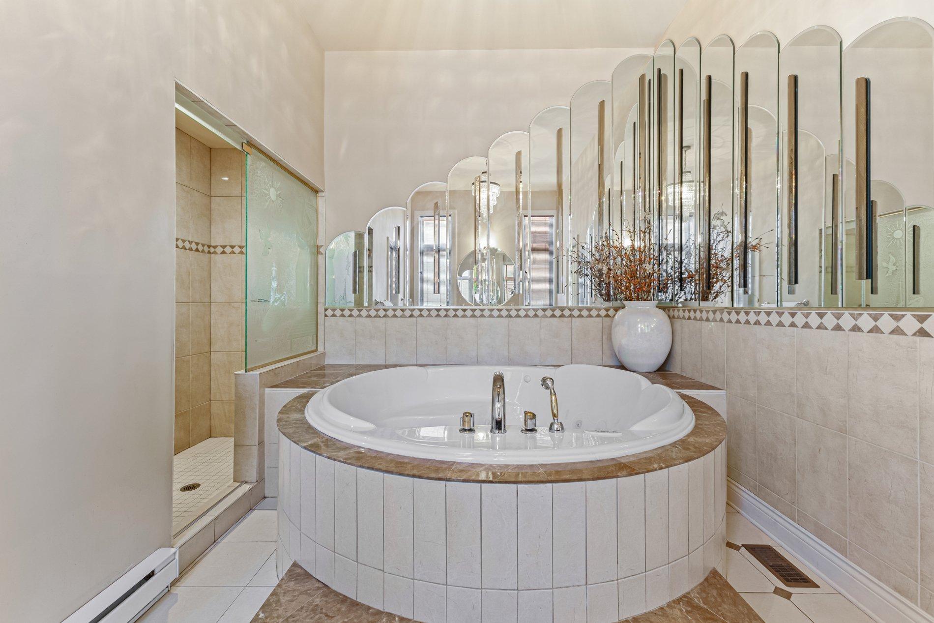 









12241


Av. du Beau-Bois

,
Montréal (Ahuntsic-Cartierville),




QC
H4K2Z3

