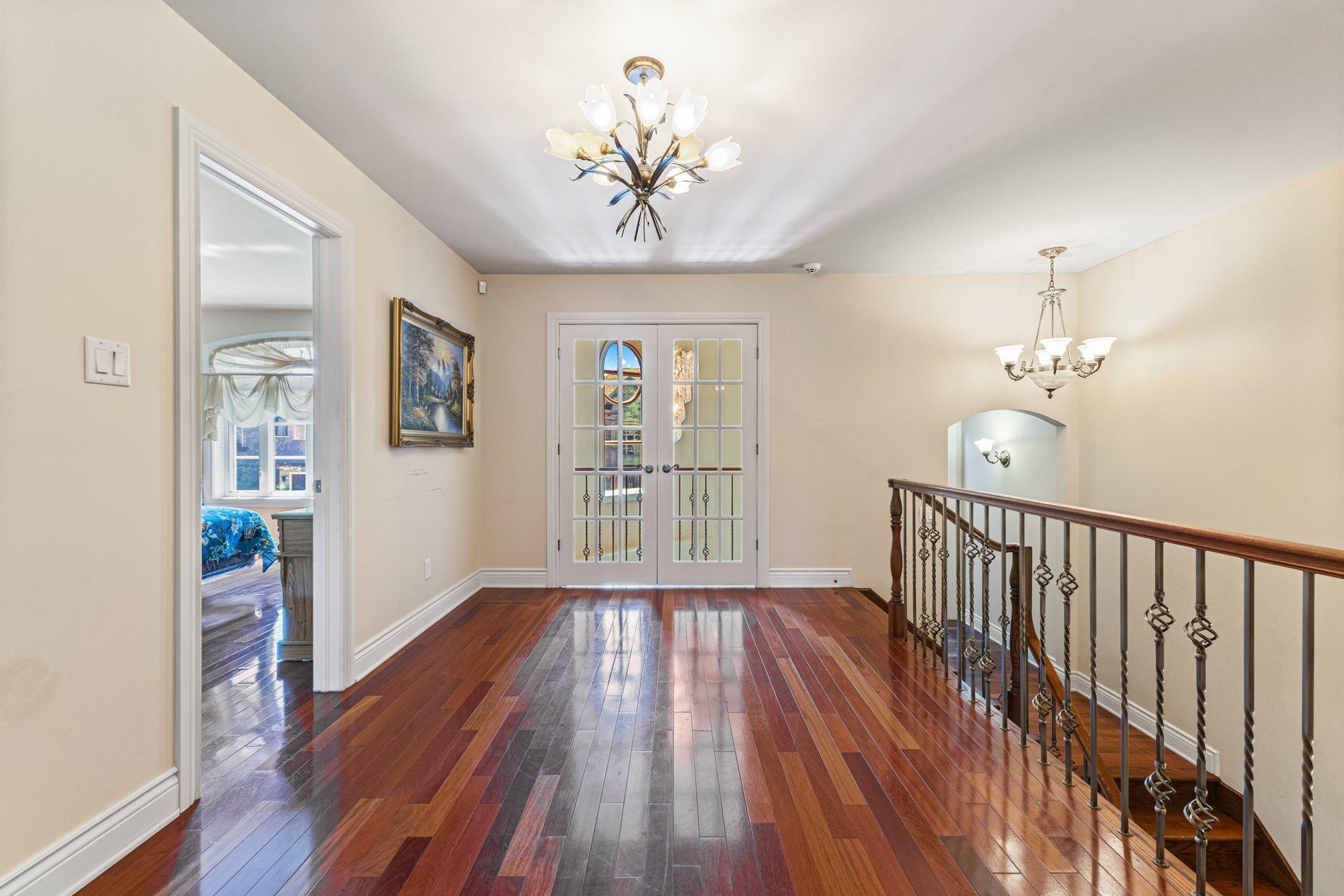 









12241


Av. du Beau-Bois

,
Montréal (Ahuntsic-Cartierville),




QC
H4K2Z3

