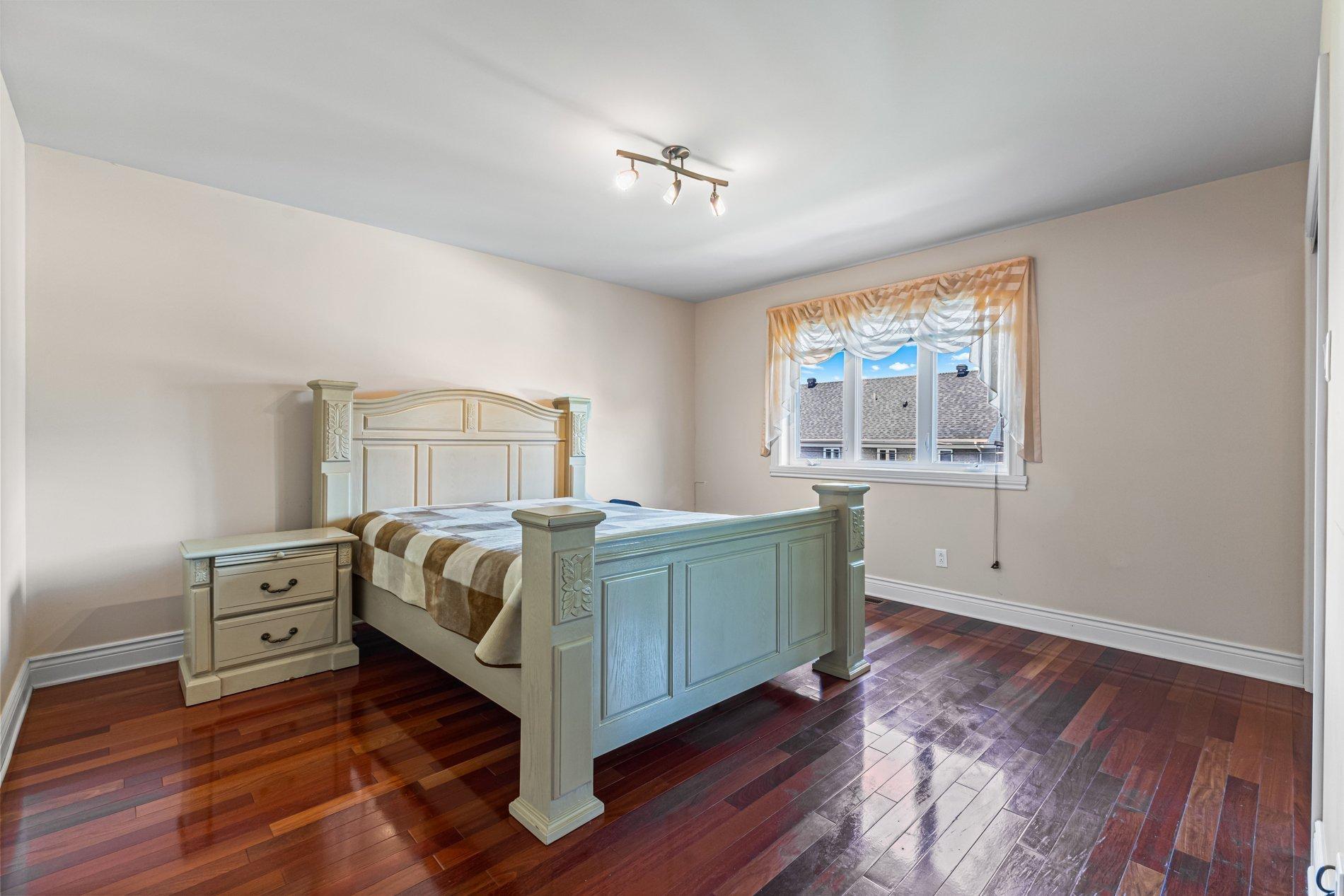 









12241


Av. du Beau-Bois

,
Montréal (Ahuntsic-Cartierville),




QC
H4K2Z3

