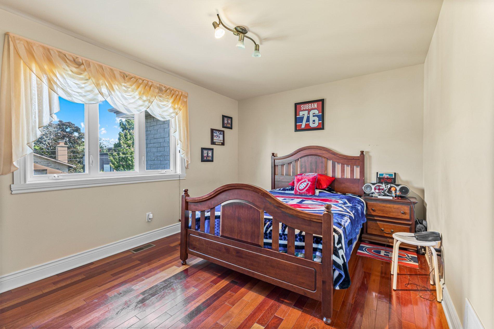 









12241


Av. du Beau-Bois

,
Montréal (Ahuntsic-Cartierville),




QC
H4K2Z3

