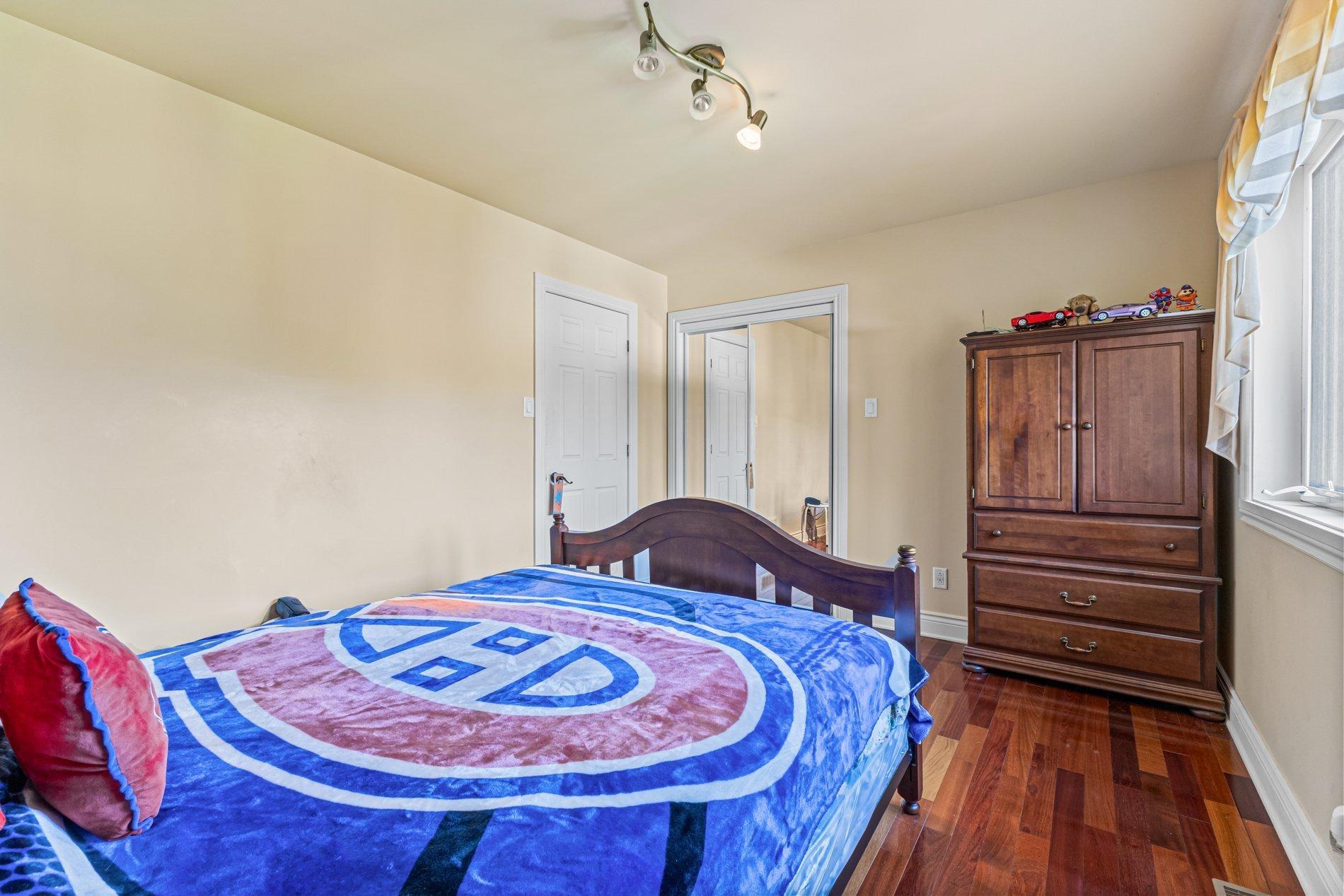 









12241


Av. du Beau-Bois

,
Montréal (Ahuntsic-Cartierville),




QC
H4K2Z3

