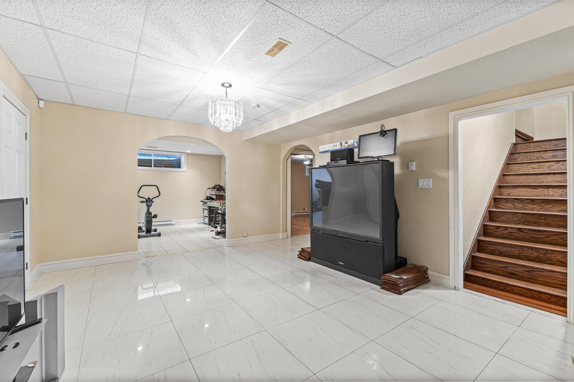 









12241


Av. du Beau-Bois

,
Montréal (Ahuntsic-Cartierville),




QC
H4K2Z3

