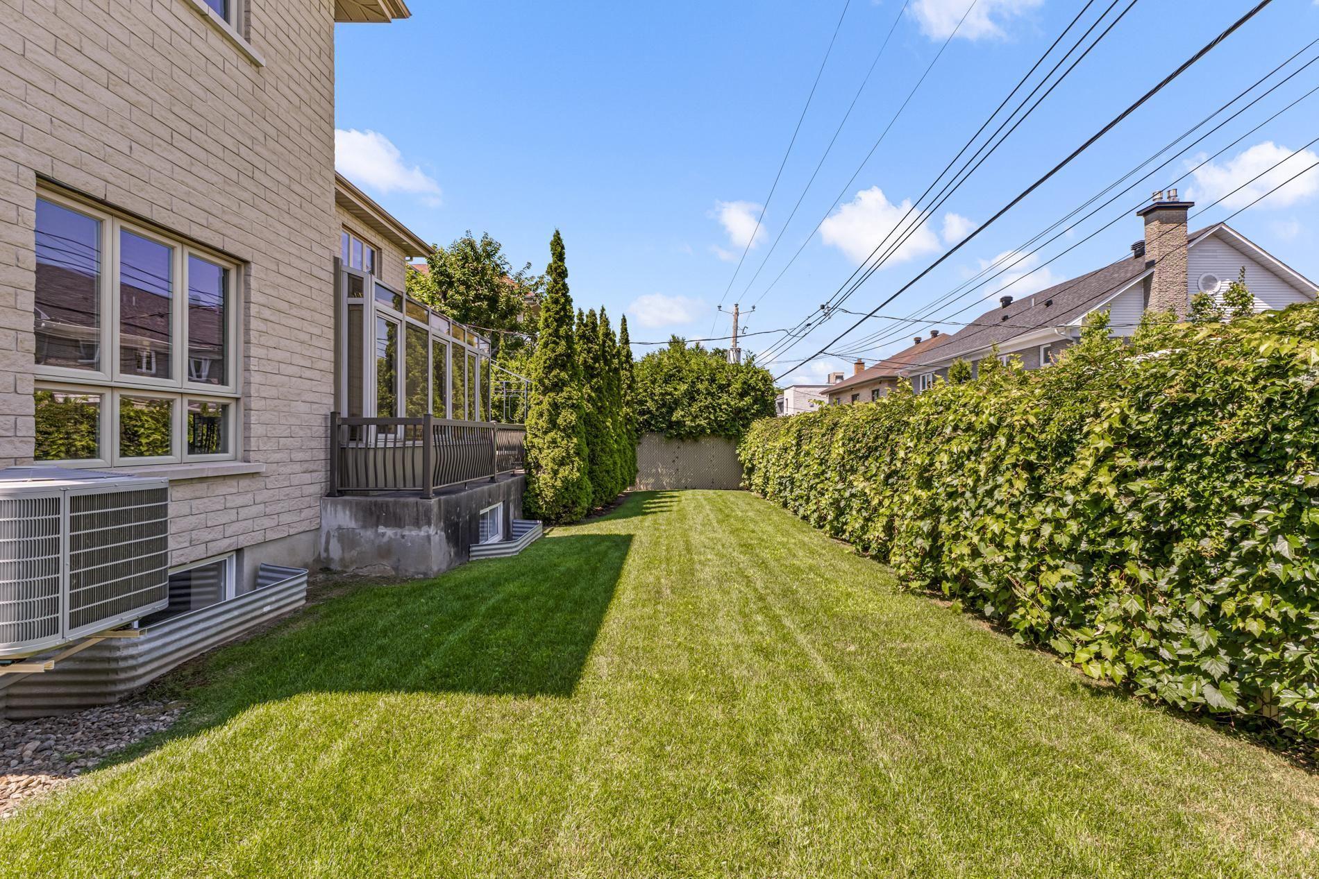 









12241


Av. du Beau-Bois

,
Montréal (Ahuntsic-Cartierville),




QC
H4K2Z3

