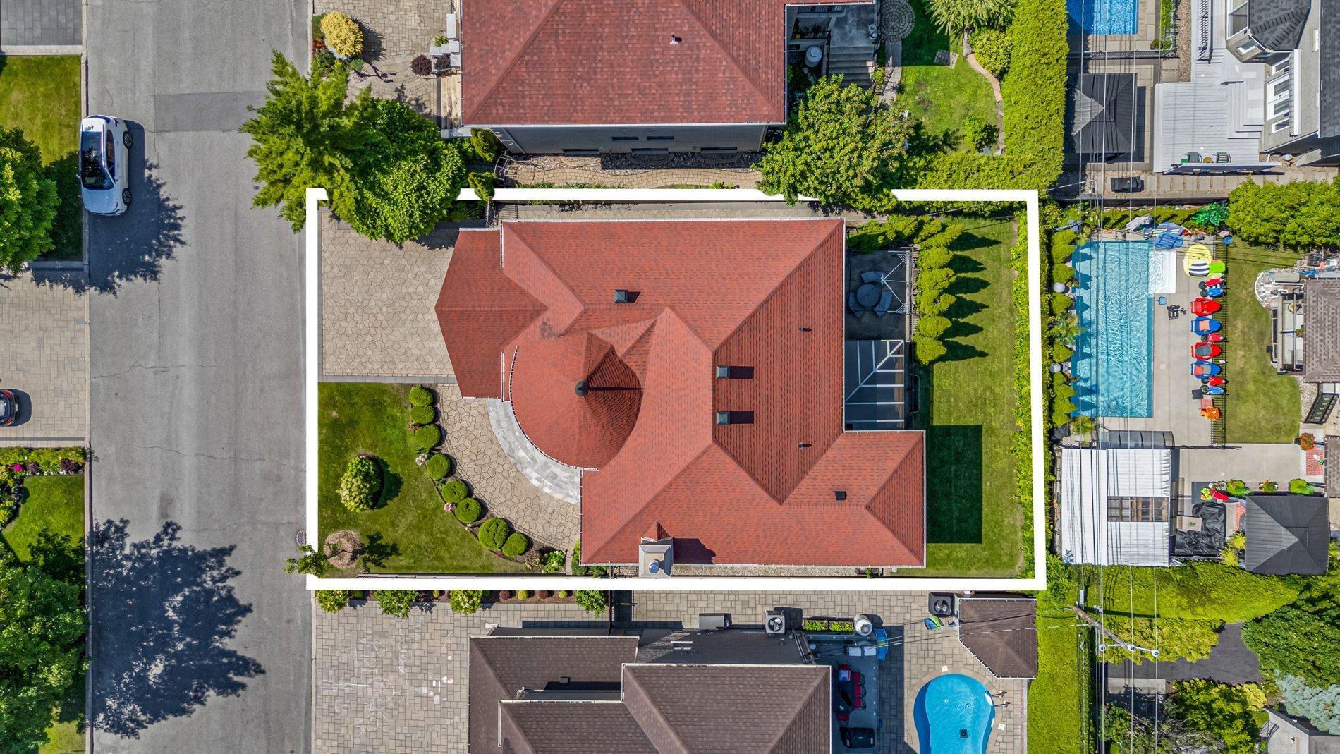 









12241


Av. du Beau-Bois

,
Montréal (Ahuntsic-Cartierville),




QC
H4K2Z3

