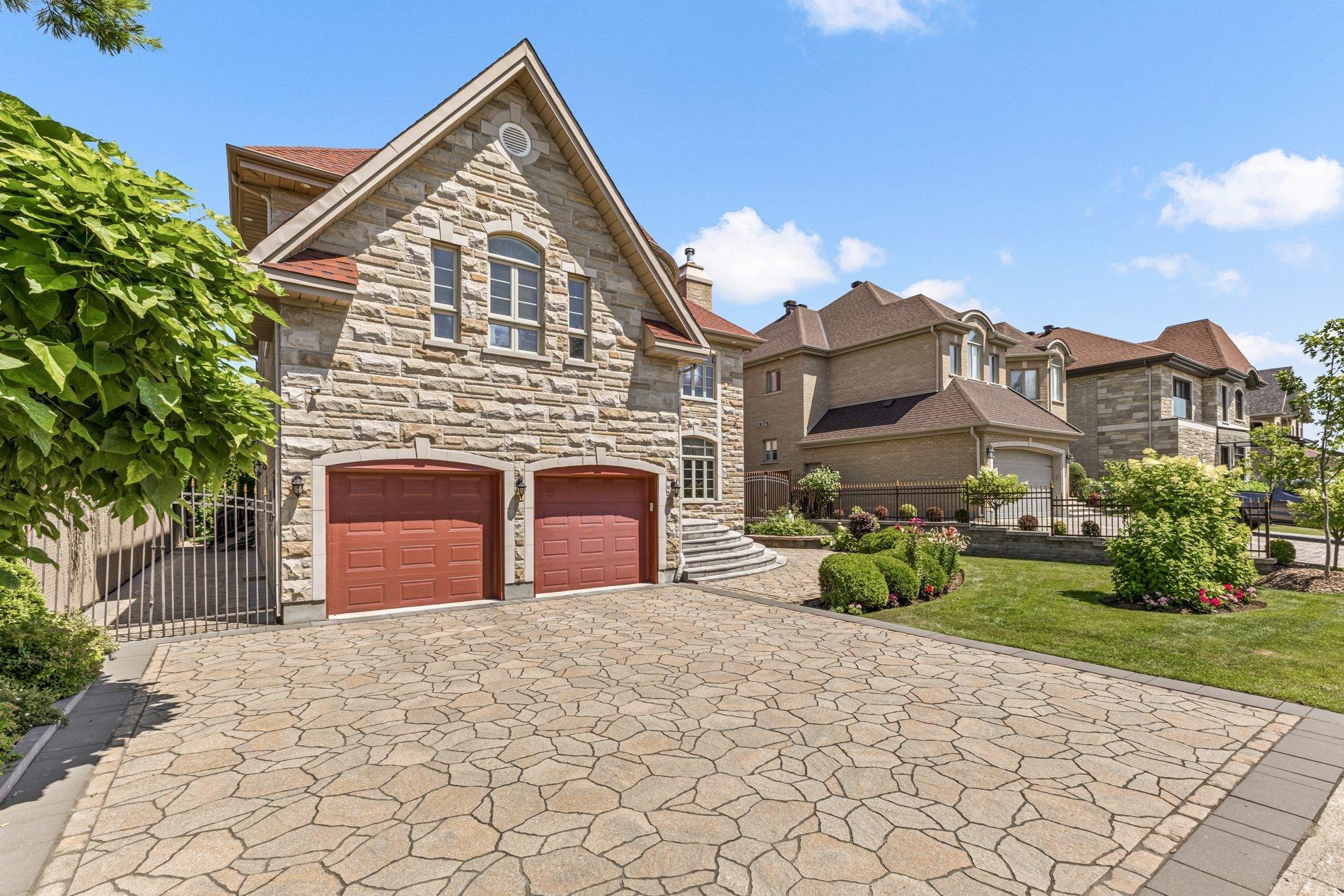 









12241


Av. du Beau-Bois

,
Montréal (Ahuntsic-Cartierville),




QC
H4K2Z3

