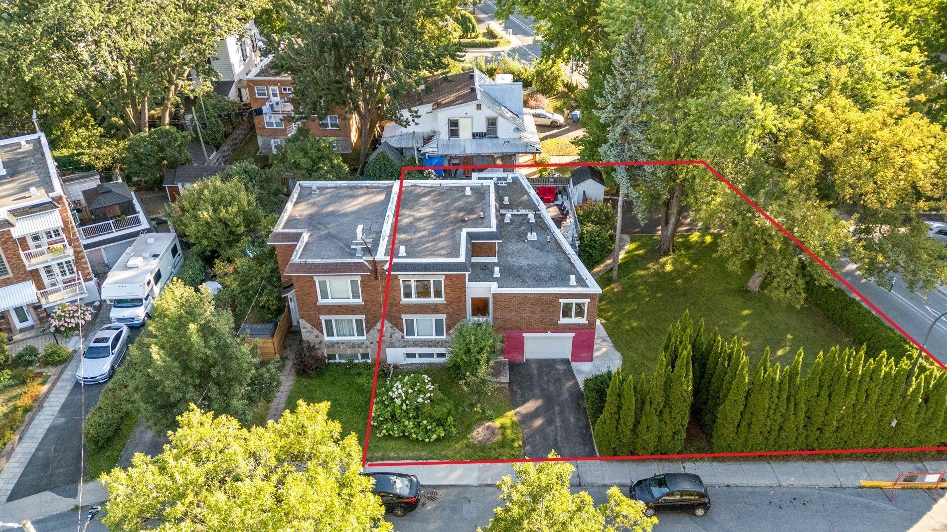 









10790


Rue André-Jobin

,
Montréal (Ahuntsic-Cartierville),




QC
H2B2W2

