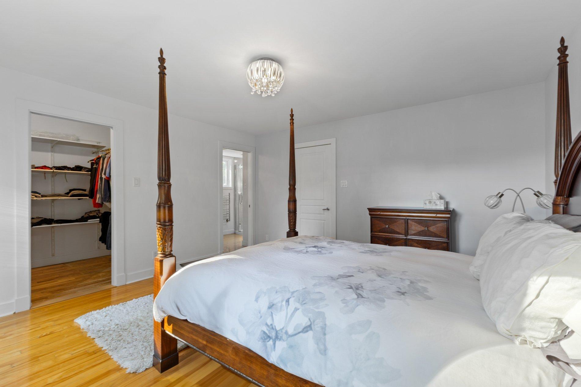 









10790


Rue André-Jobin

,
Montréal (Ahuntsic-Cartierville),




QC
H2B2W2

