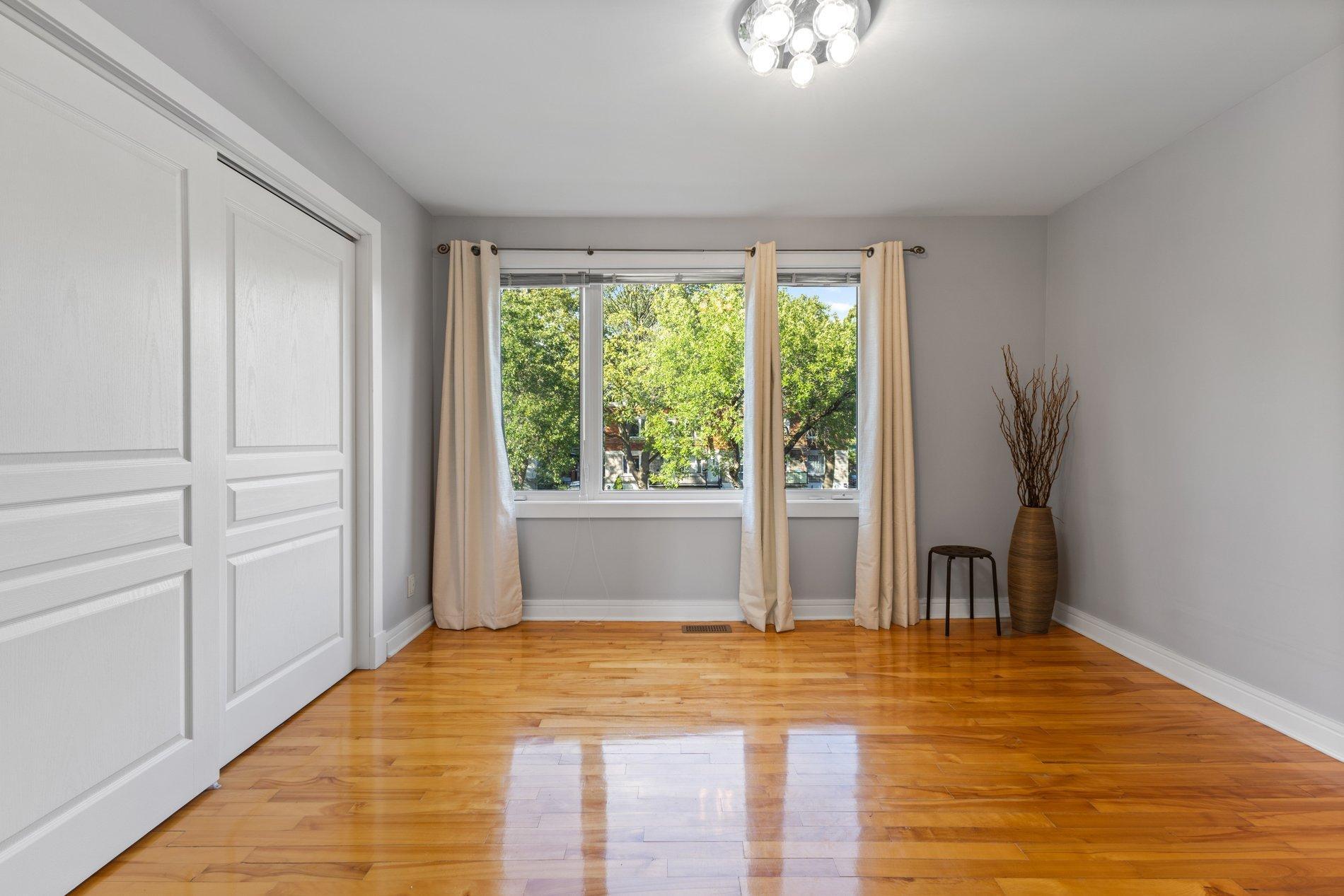 









10790


Rue André-Jobin

,
Montréal (Ahuntsic-Cartierville),




QC
H2B2W2

