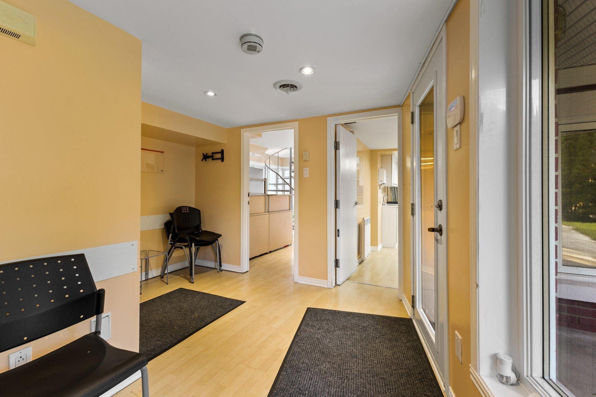 









10790


Rue André-Jobin

,
Montréal (Ahuntsic-Cartierville),




QC
H2B2W2

