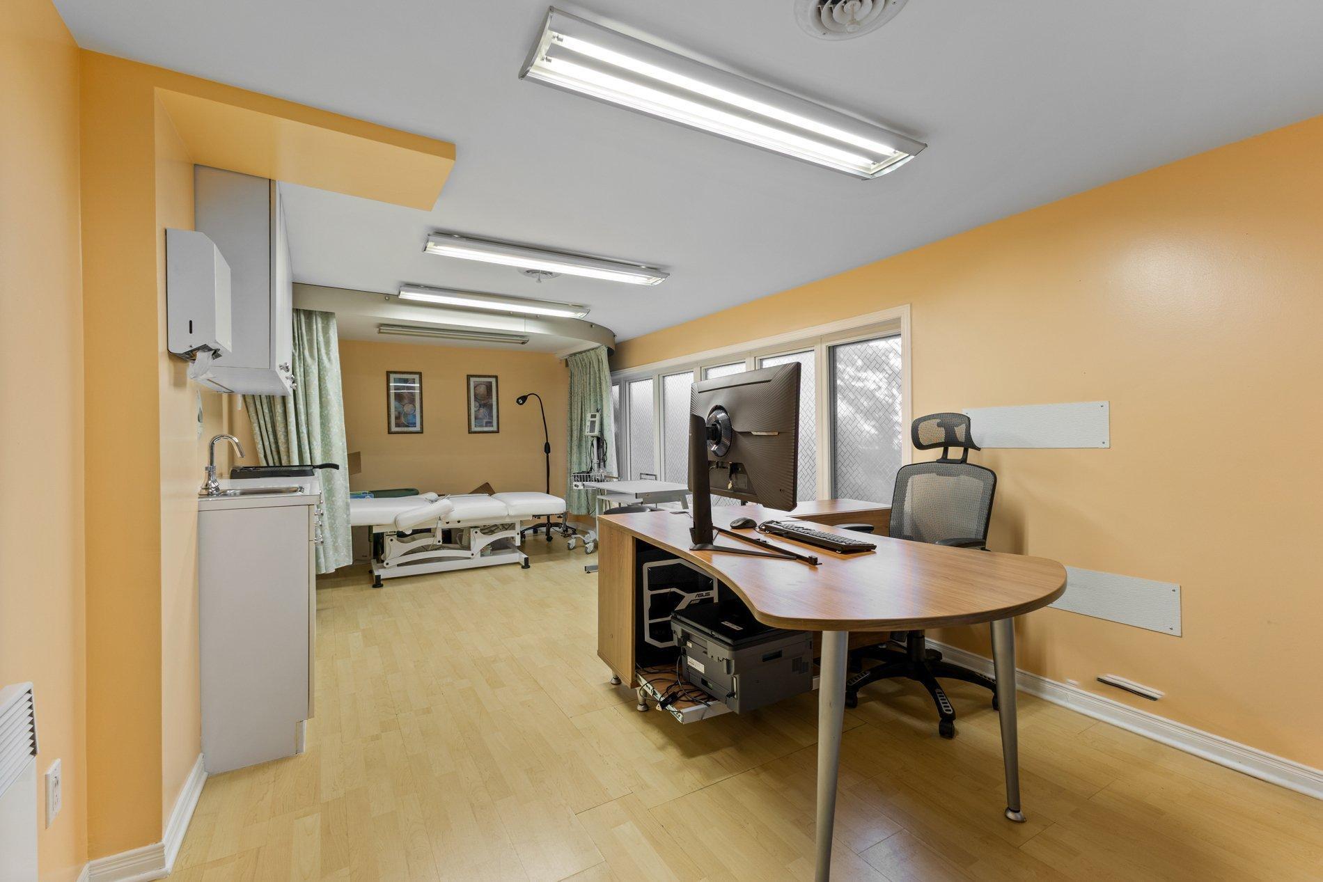 









10790


Rue André-Jobin

,
Montréal (Ahuntsic-Cartierville),




QC
H2B2W2

